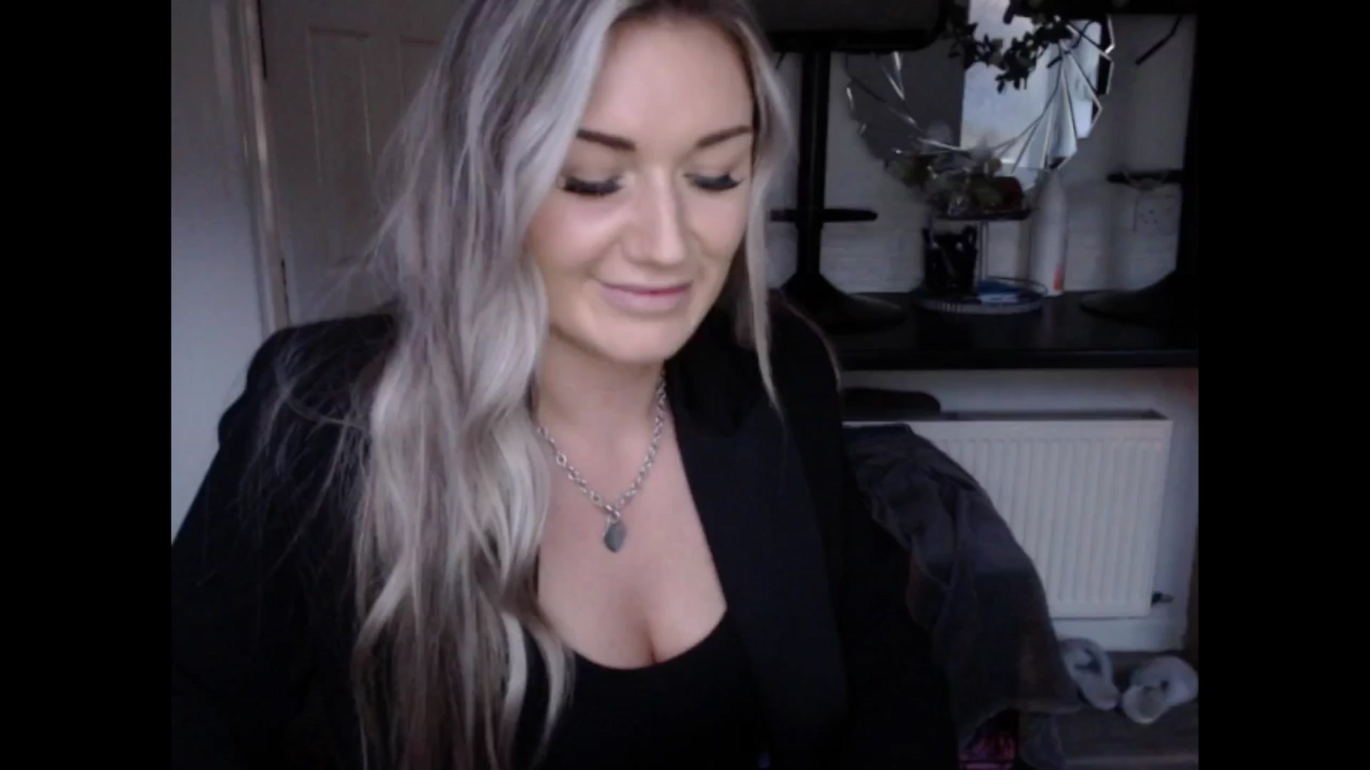 Gallery image thumbnail from LovelyLucy25's myfreecams stream on, 02/04/2025, 17:05 image 11 of 20