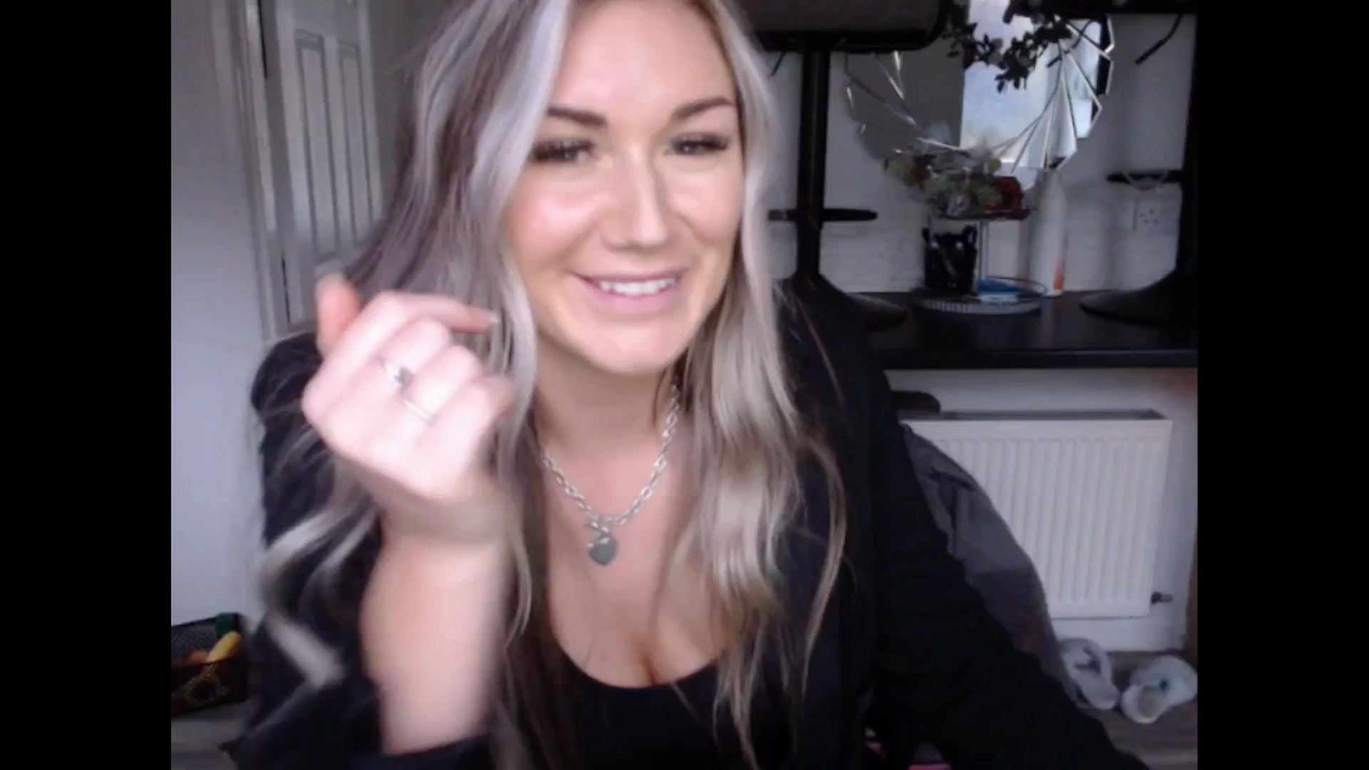Gallery image thumbnail from LovelyLucy25's myfreecams stream on, 02/04/2025, 17:05 image 5 of 20