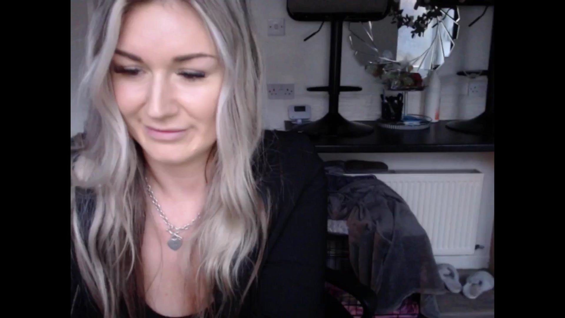 Gallery image thumbnail from LovelyLucy25's myfreecams stream on, 02/04/2025, 17:05 image 6 of 20
