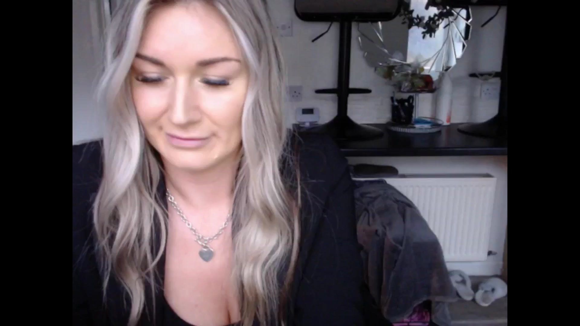 Gallery image thumbnail from LovelyLucy25's myfreecams stream on, 02/04/2025, 17:05 image 2 of 20
