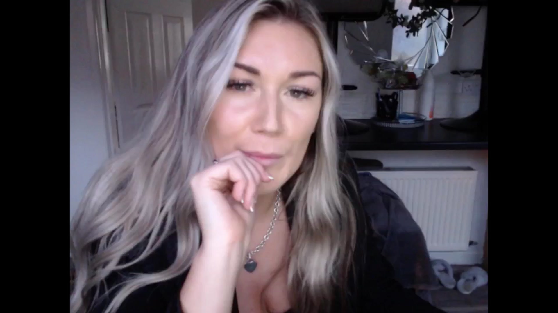 Gallery image thumbnail from LovelyLucy25's myfreecams stream on, 02/04/2025, 17:05 image 9 of 20