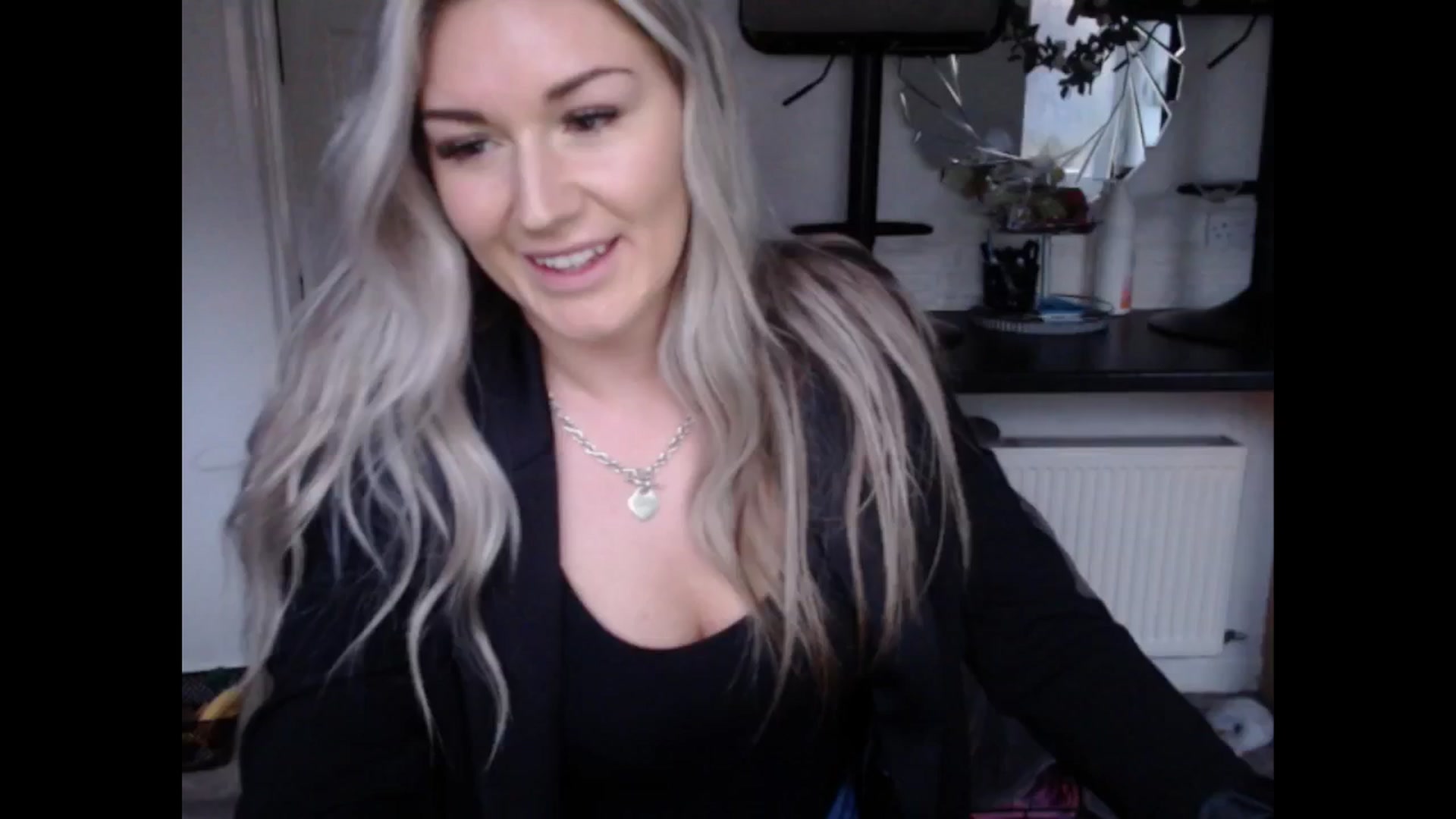 Gallery image thumbnail from LovelyLucy25's myfreecams stream on, 02/04/2025, 17:05 image 7 of 20