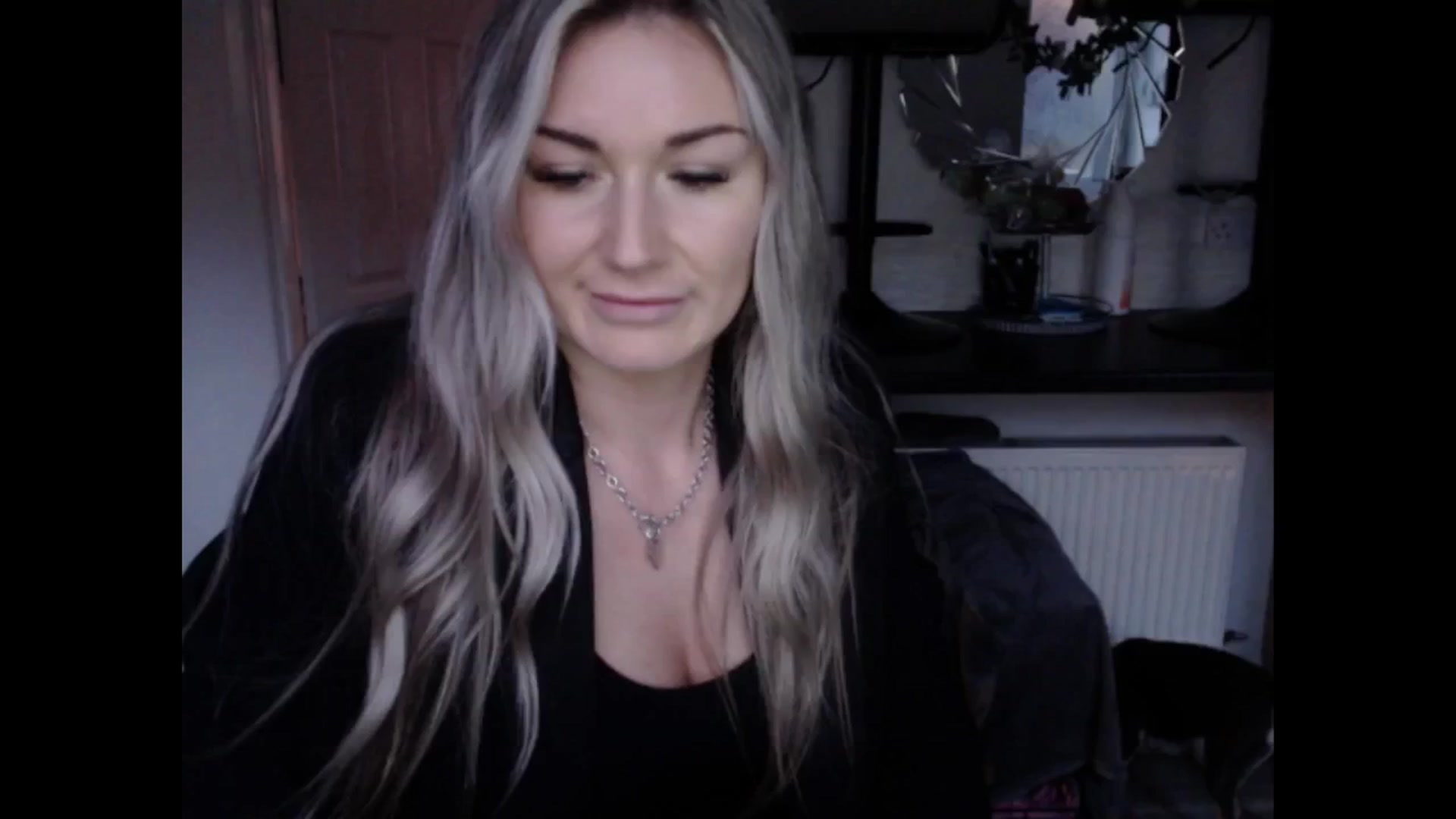 Gallery image thumbnail from LovelyLucy25's myfreecams stream on, 02/04/2025, 17:05 image 18 of 20