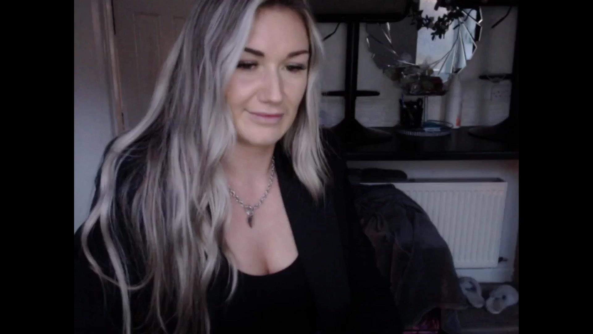 Gallery image thumbnail from LovelyLucy25's myfreecams stream on, 02/04/2025, 17:05 image 13 of 20