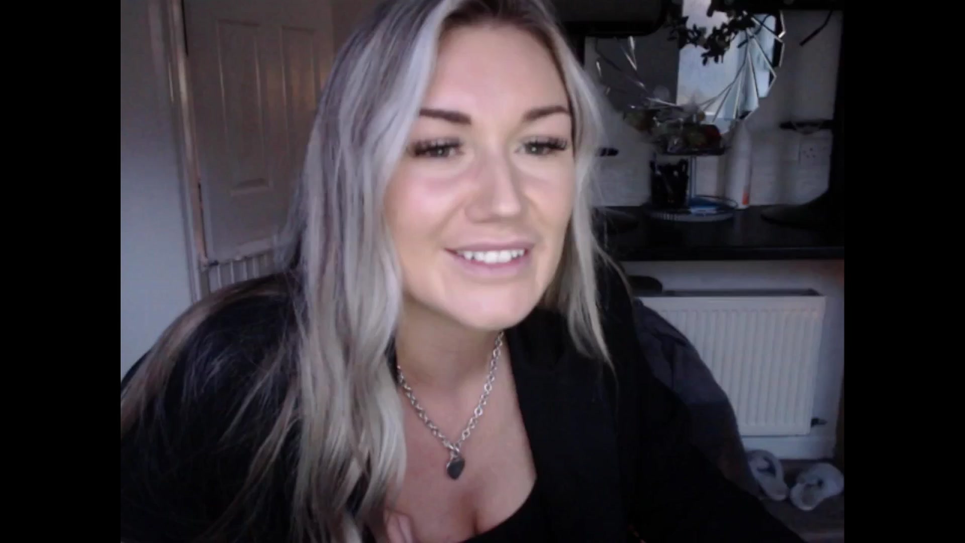 Gallery image thumbnail from LovelyLucy25's myfreecams stream on, 02/04/2025, 17:05 image 12 of 20