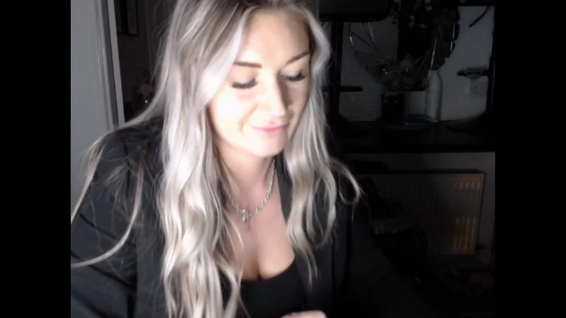 Gallery image thumbnail from LovelyLucy25's myfreecams stream on, 02/04/2025, 17:52 image 13 of 20