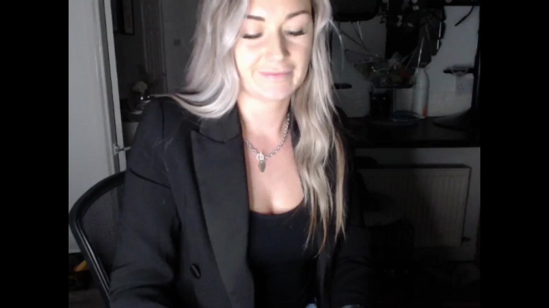 Gallery image thumbnail from LovelyLucy25's myfreecams stream on, 02/04/2025, 17:52 image 16 of 20