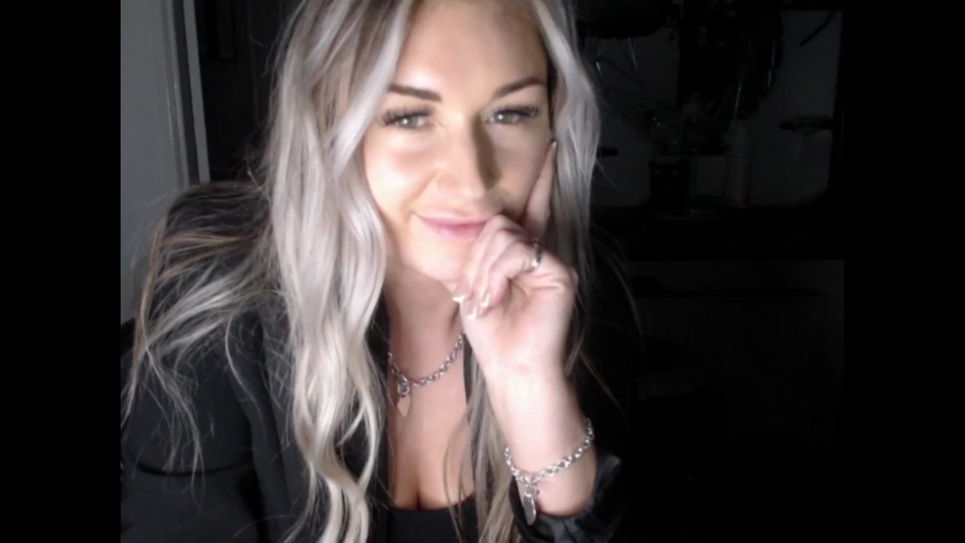 Gallery image thumbnail from LovelyLucy25's myfreecams stream on, 02/04/2025, 17:52 image 19 of 20