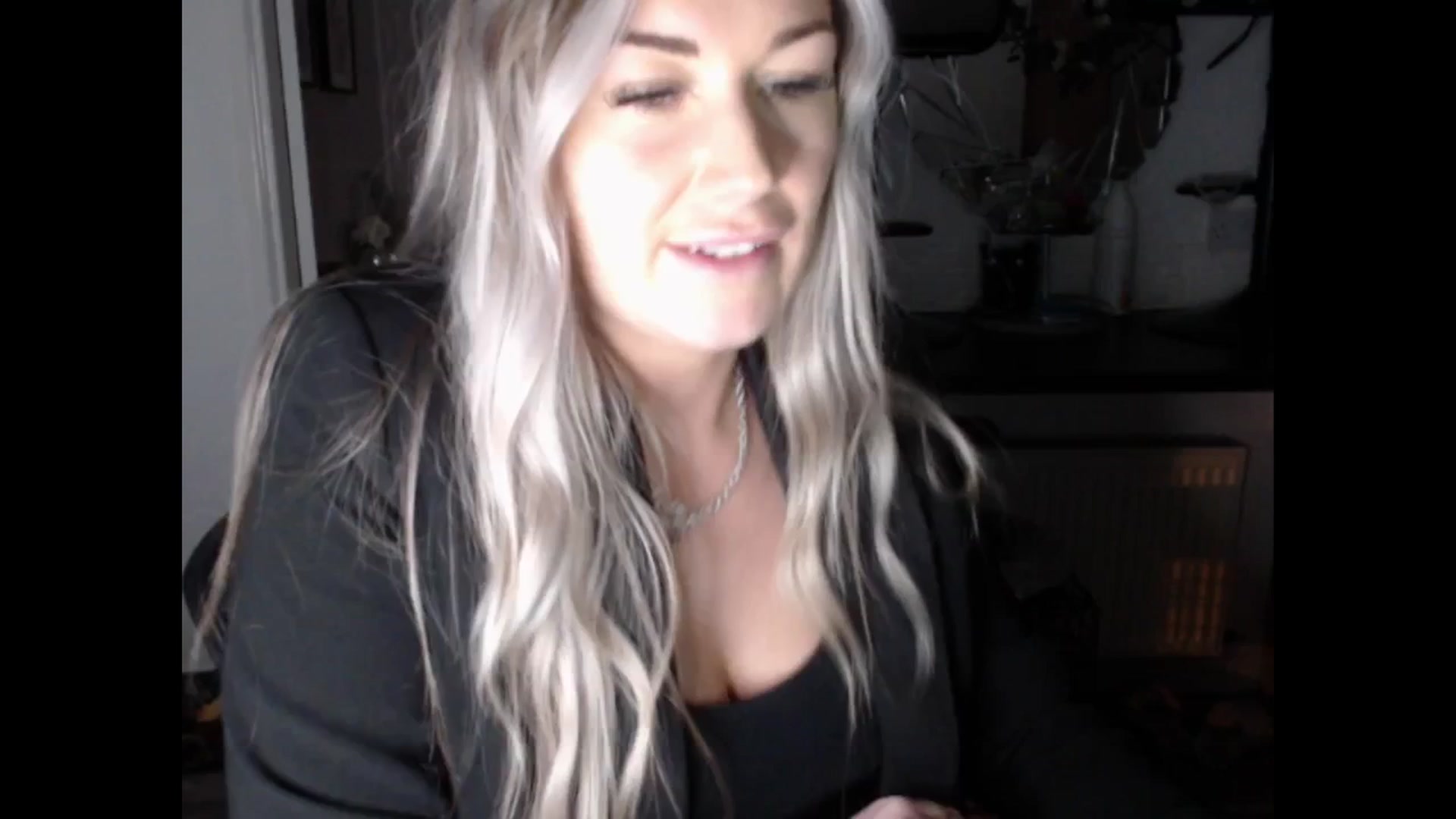 Gallery image thumbnail from LovelyLucy25's myfreecams stream on, 02/04/2025, 17:52 image 14 of 20