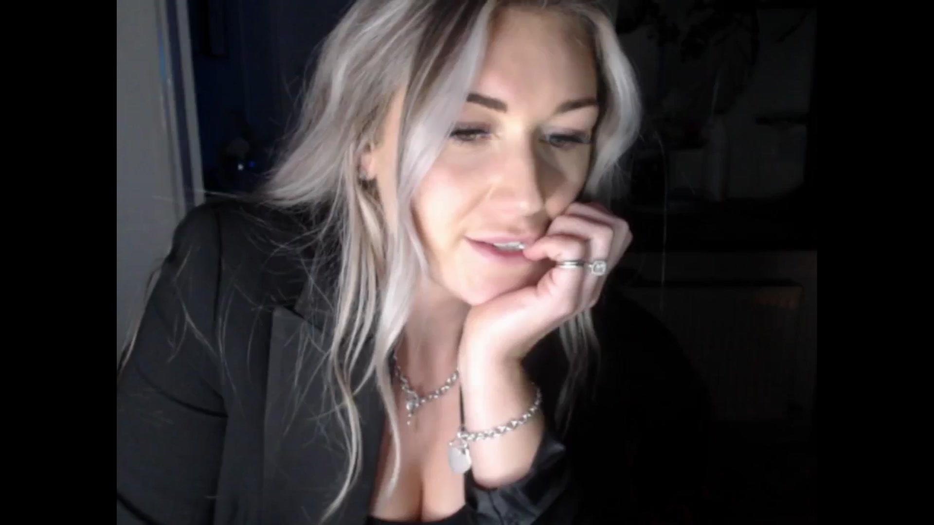 Gallery image thumbnail from LovelyLucy25's myfreecams stream on, 02/04/2025, 17:52 image 4 of 20