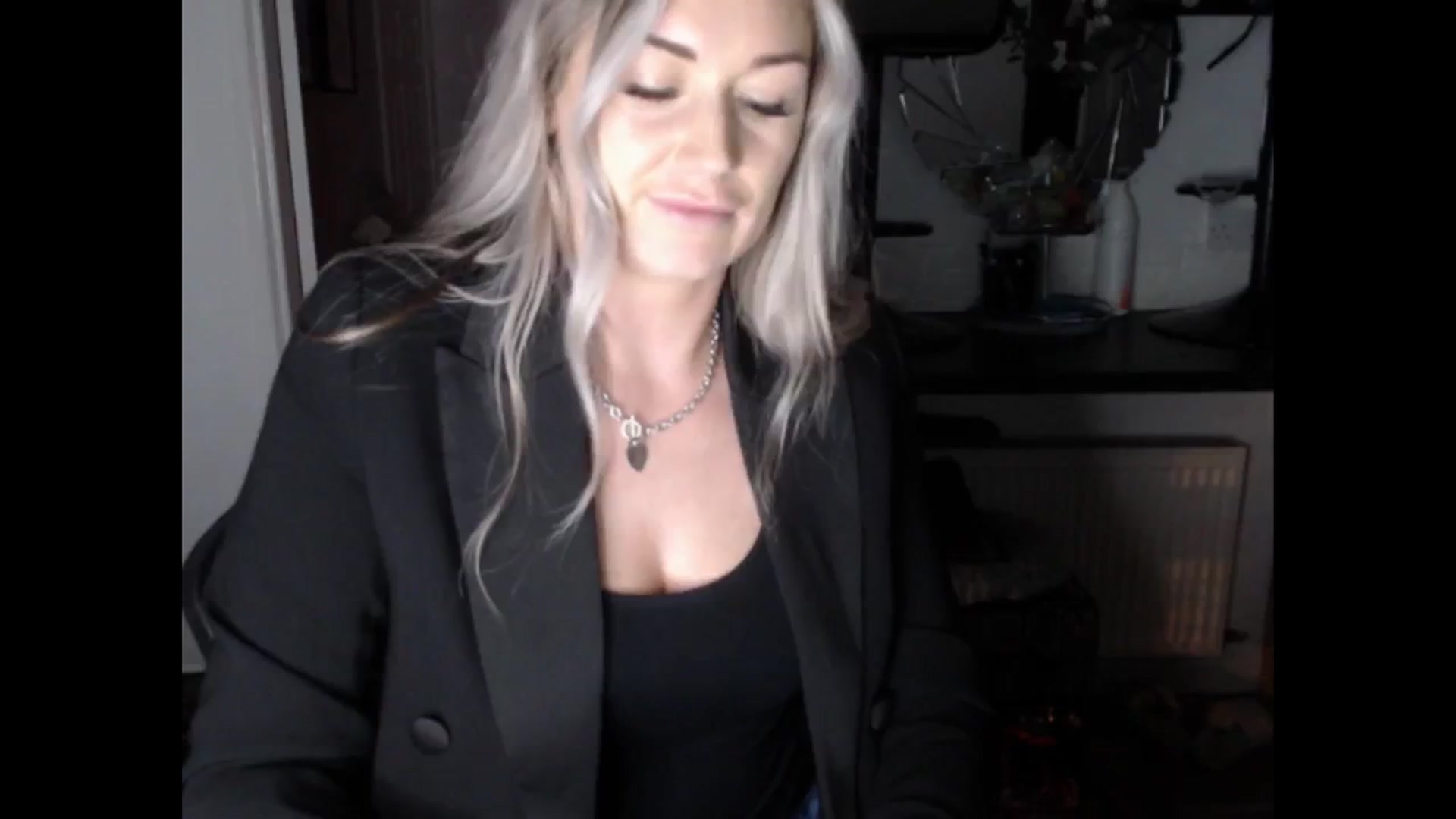 Gallery image thumbnail from LovelyLucy25's myfreecams stream on, 02/04/2025, 17:52 image 11 of 20