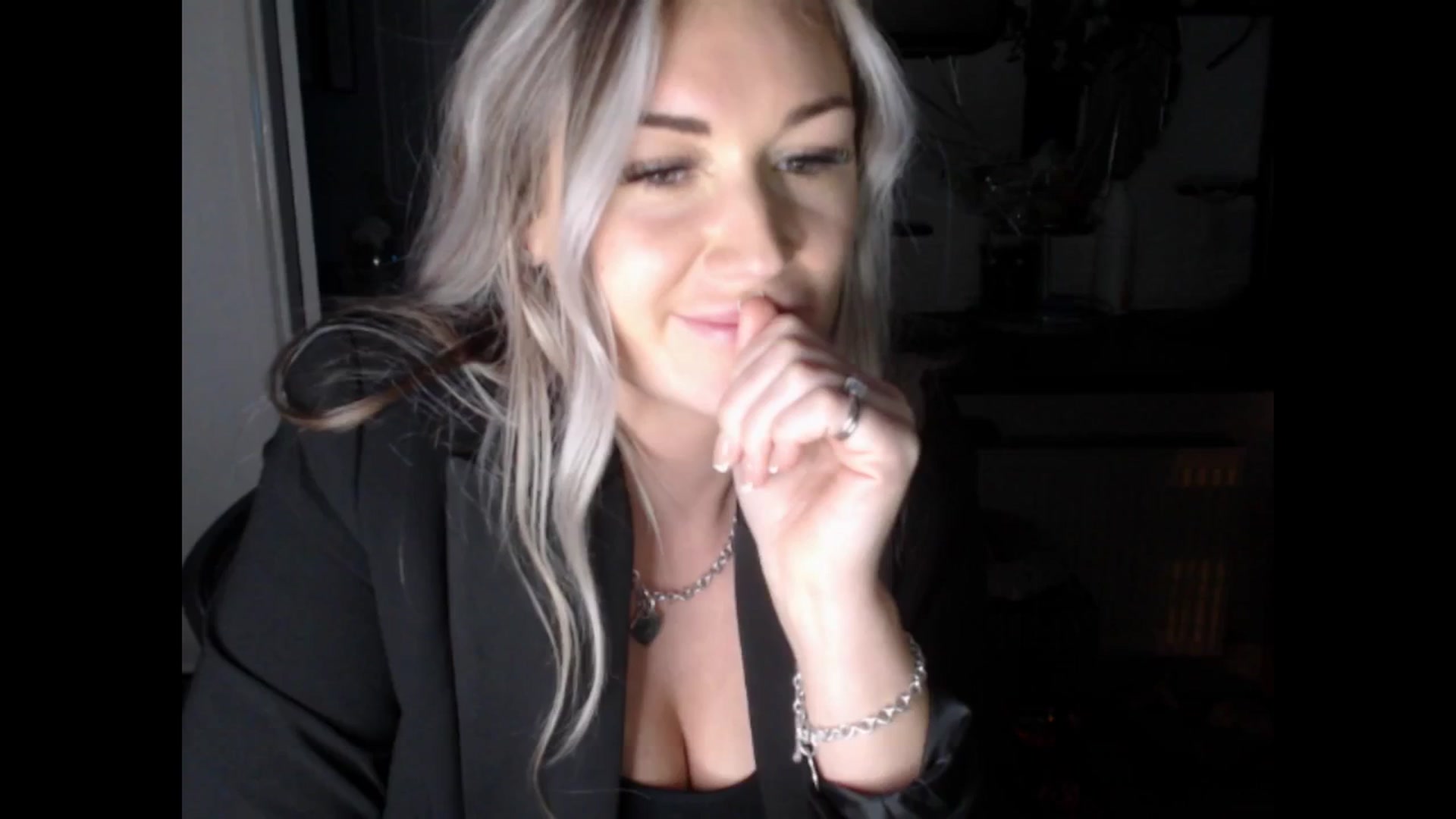 Gallery image thumbnail from LovelyLucy25's myfreecams stream on, 02/04/2025, 17:52 image 9 of 20