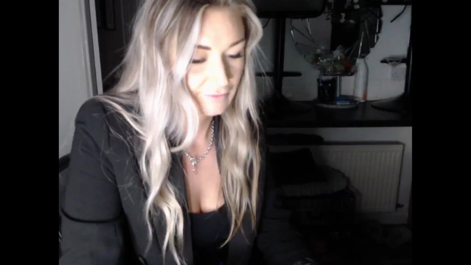 Gallery image thumbnail from LovelyLucy25's myfreecams stream on, 02/04/2025, 17:52 image 17 of 20
