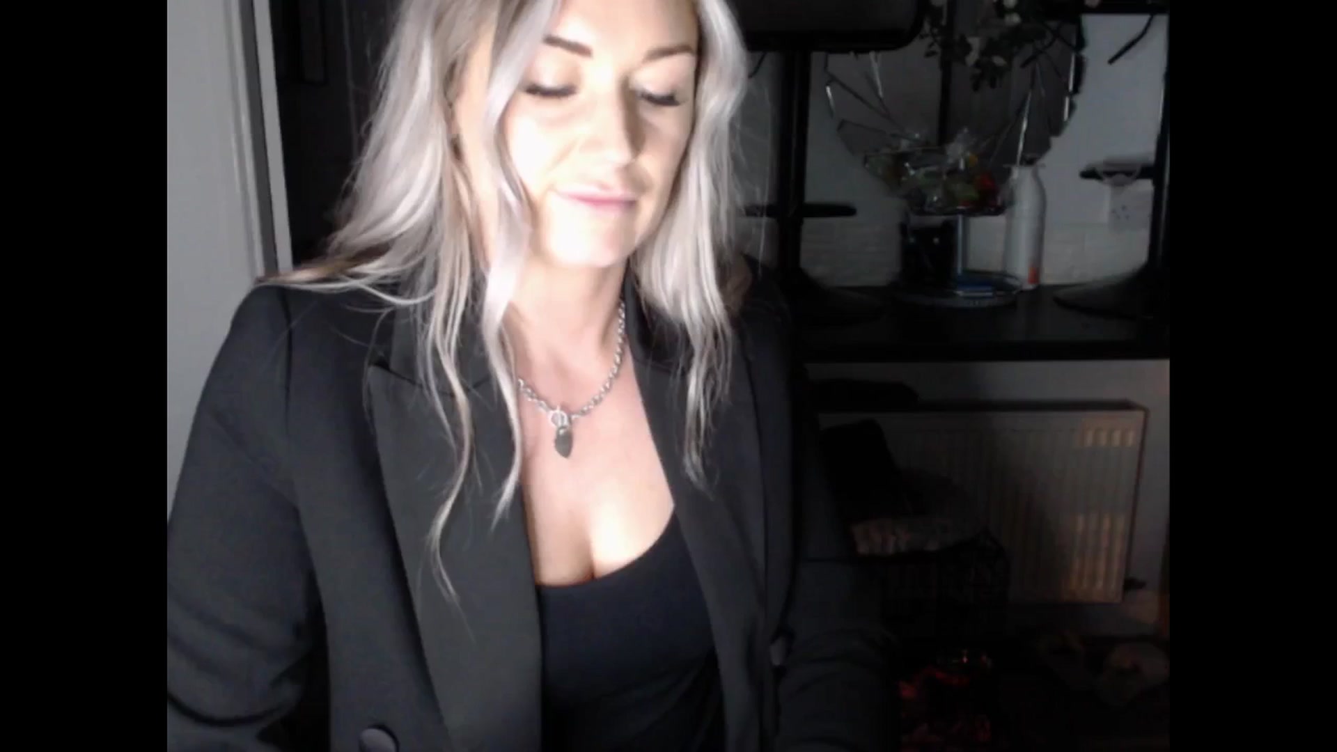 Gallery image thumbnail from LovelyLucy25's myfreecams stream on, 02/04/2025, 17:52 image 8 of 20