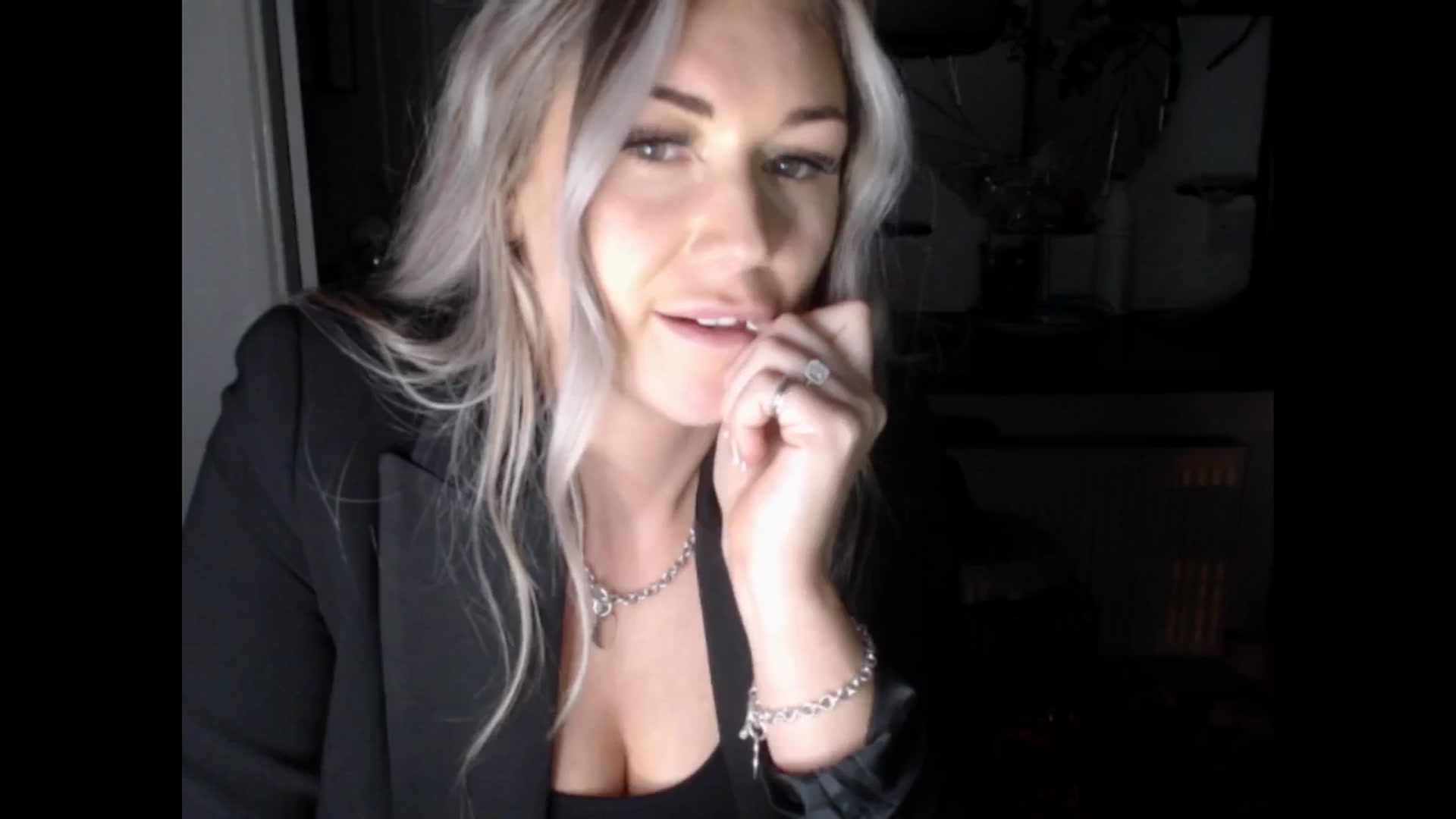 Gallery image thumbnail from LovelyLucy25's myfreecams stream on, 02/04/2025, 17:52 image 7 of 20