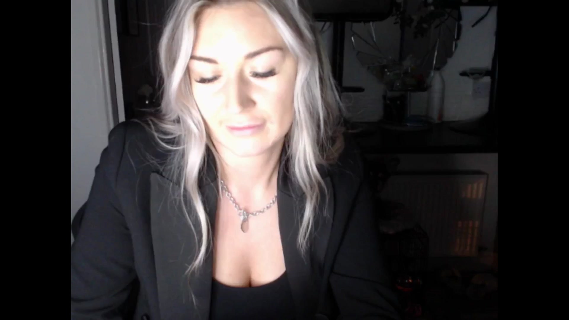 Gallery image thumbnail from LovelyLucy25's myfreecams stream on, 02/04/2025, 17:52 image 6 of 20