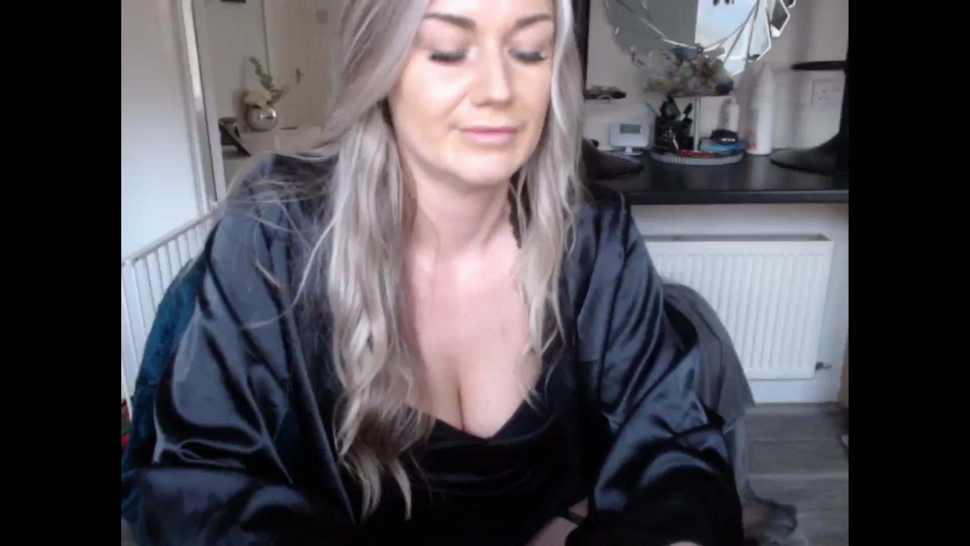 Gallery image thumbnail from LovelyLucy25's myfreecams stream on, 02/06/2025, 16:44 image 16 of 20