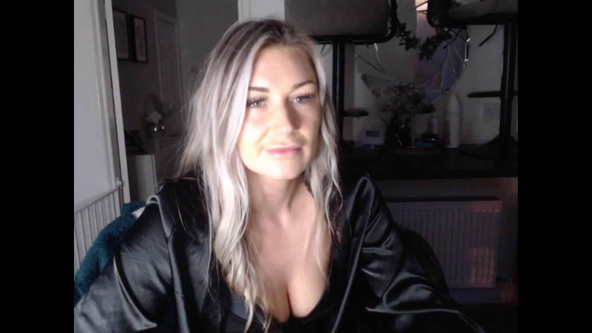 Gallery image thumbnail from LovelyLucy25's myfreecams stream on, 02/06/2025, 17:32 image 8 of 20