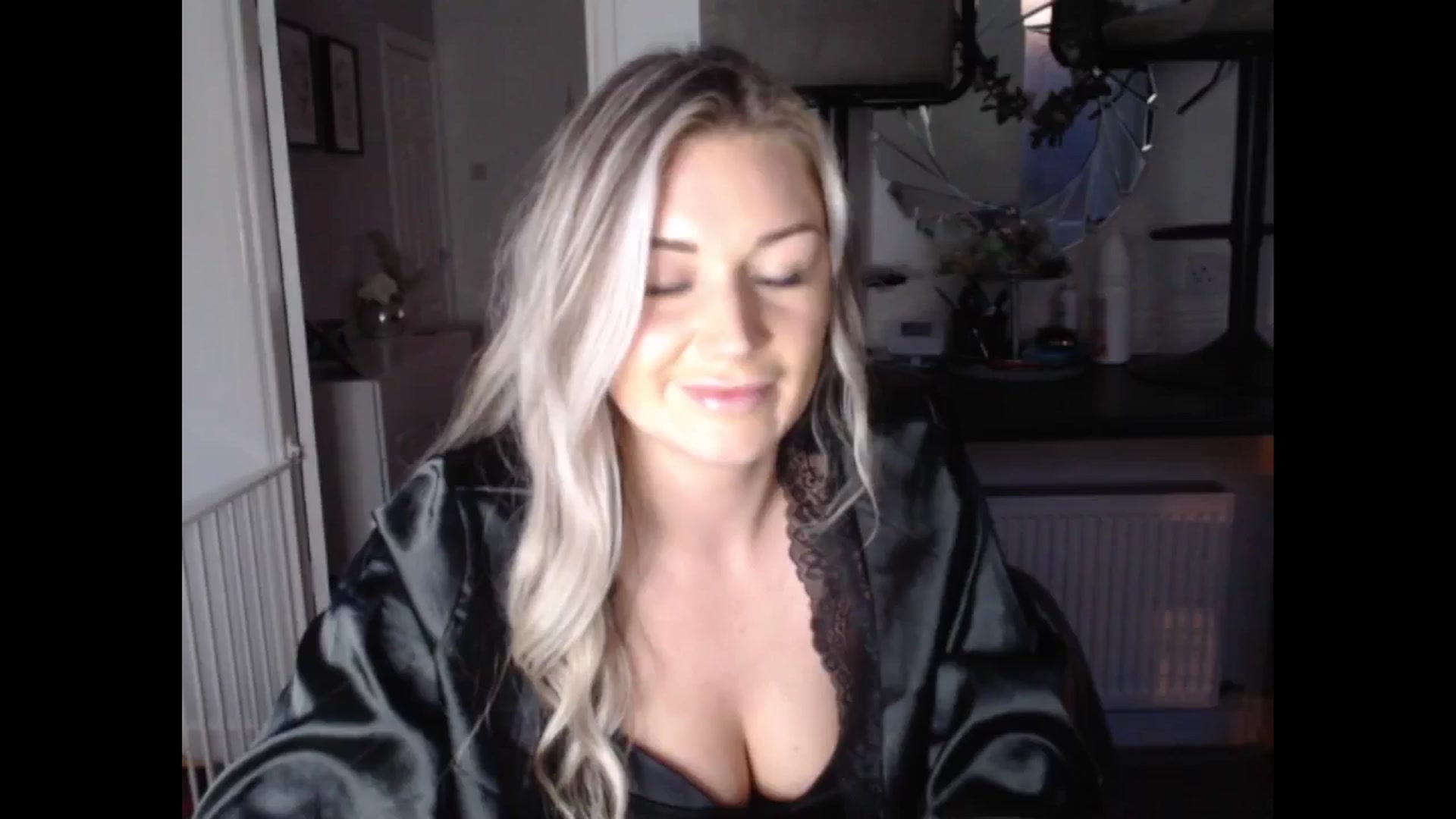 Gallery image thumbnail from LovelyLucy25's myfreecams stream on, 02/06/2025, 17:32 image 5 of 20