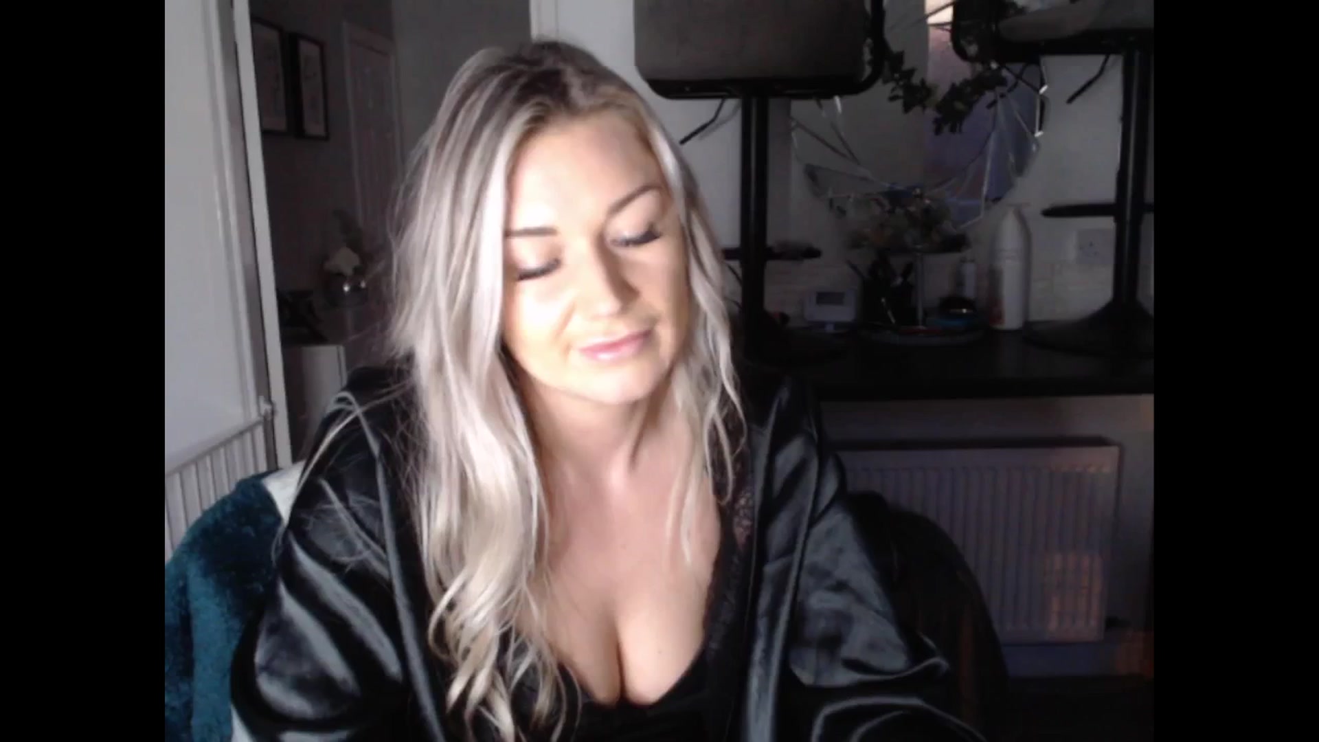Gallery image thumbnail from LovelyLucy25's myfreecams stream on, 02/06/2025, 17:32 image 7 of 20