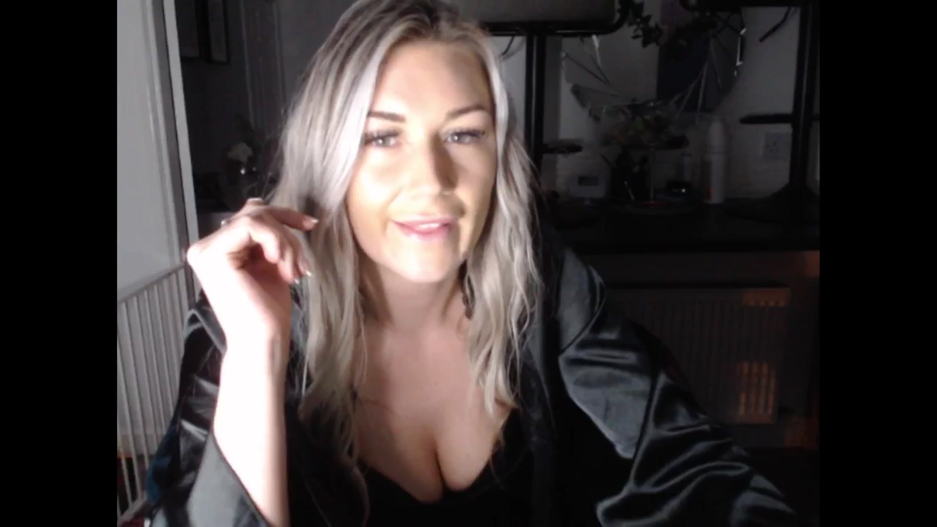 Gallery image thumbnail from LovelyLucy25's myfreecams stream on, 02/06/2025, 17:32 image 16 of 20