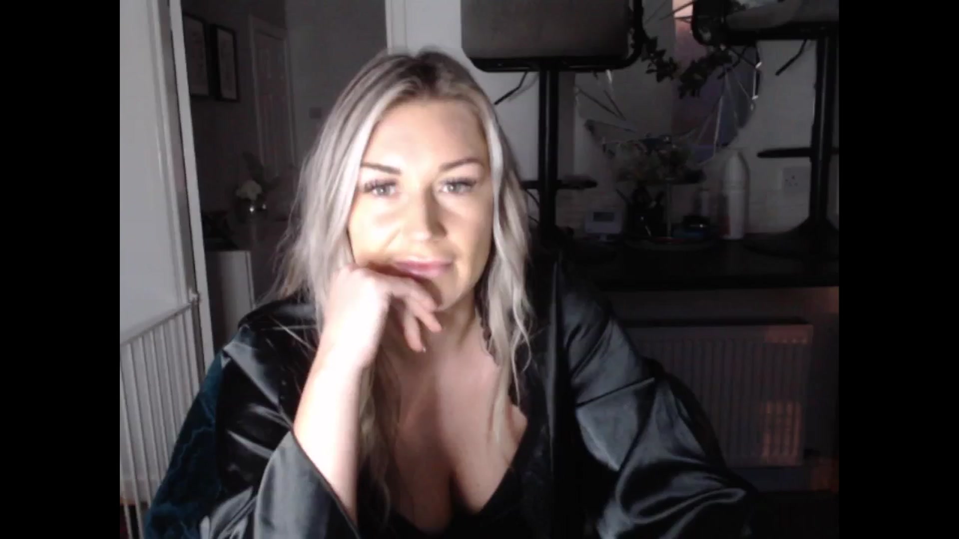 Gallery image thumbnail from LovelyLucy25's myfreecams stream on, 02/06/2025, 17:32 image 10 of 20