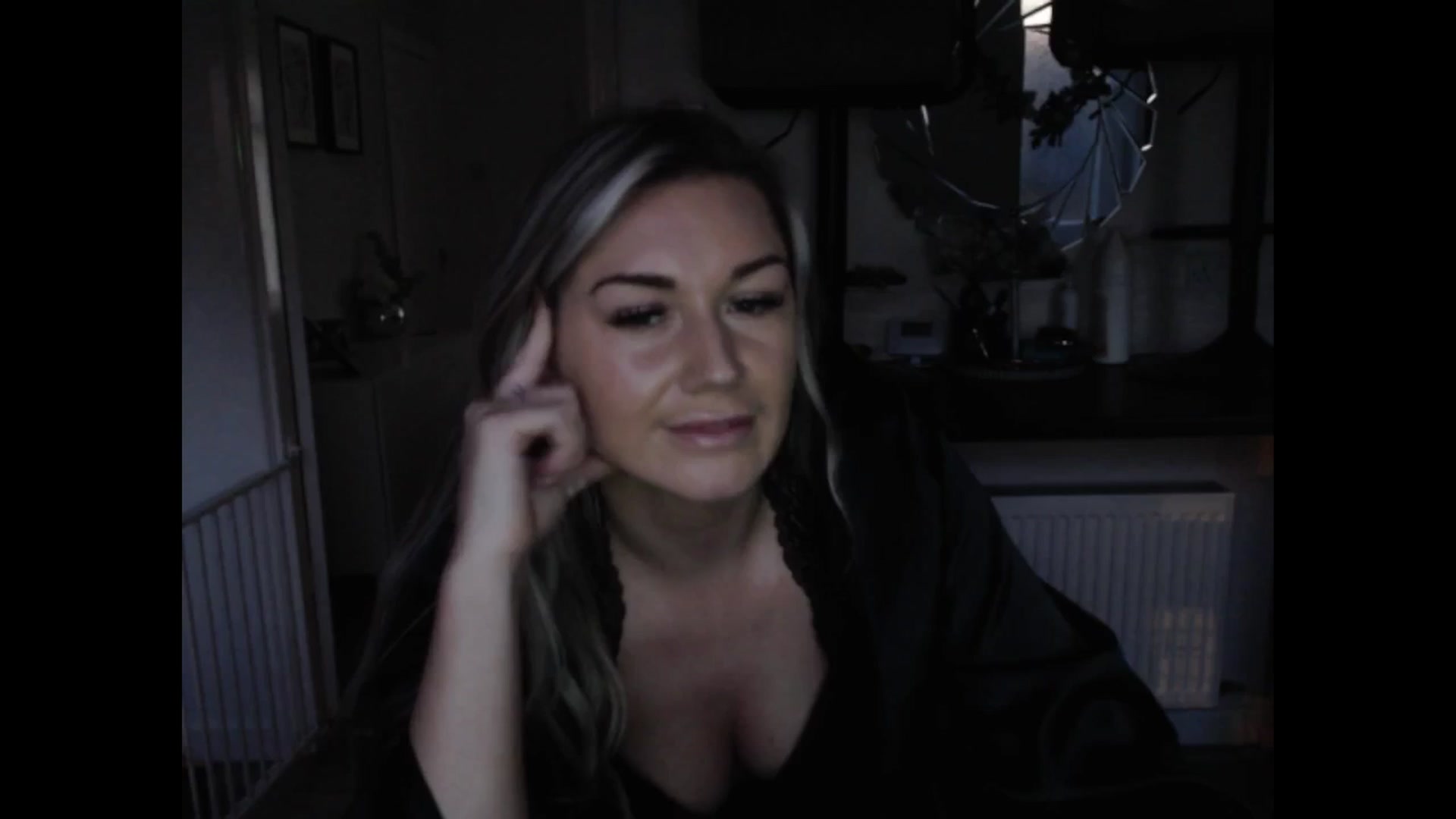 Gallery image thumbnail from LovelyLucy25's myfreecams stream on, 02/06/2025, 17:32 image 3 of 20