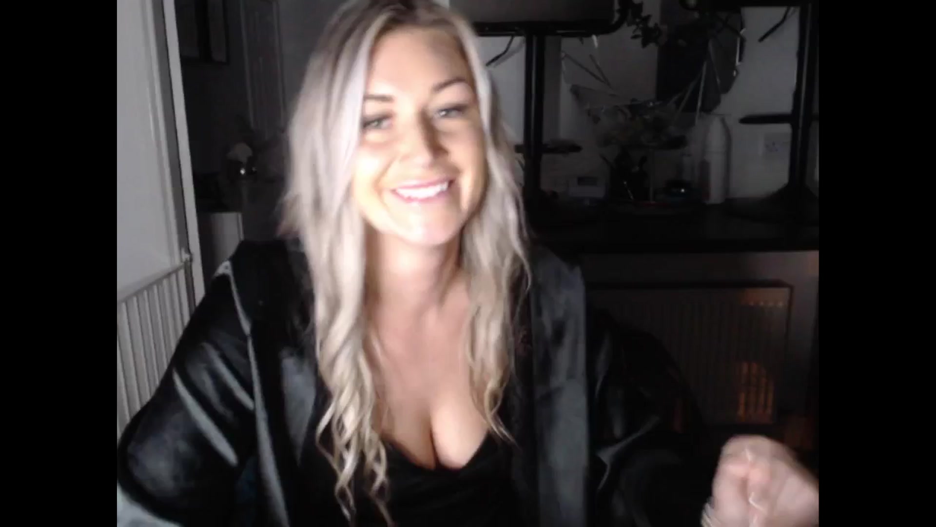 Gallery image thumbnail from LovelyLucy25's myfreecams stream on, 02/06/2025, 17:32 image 19 of 20