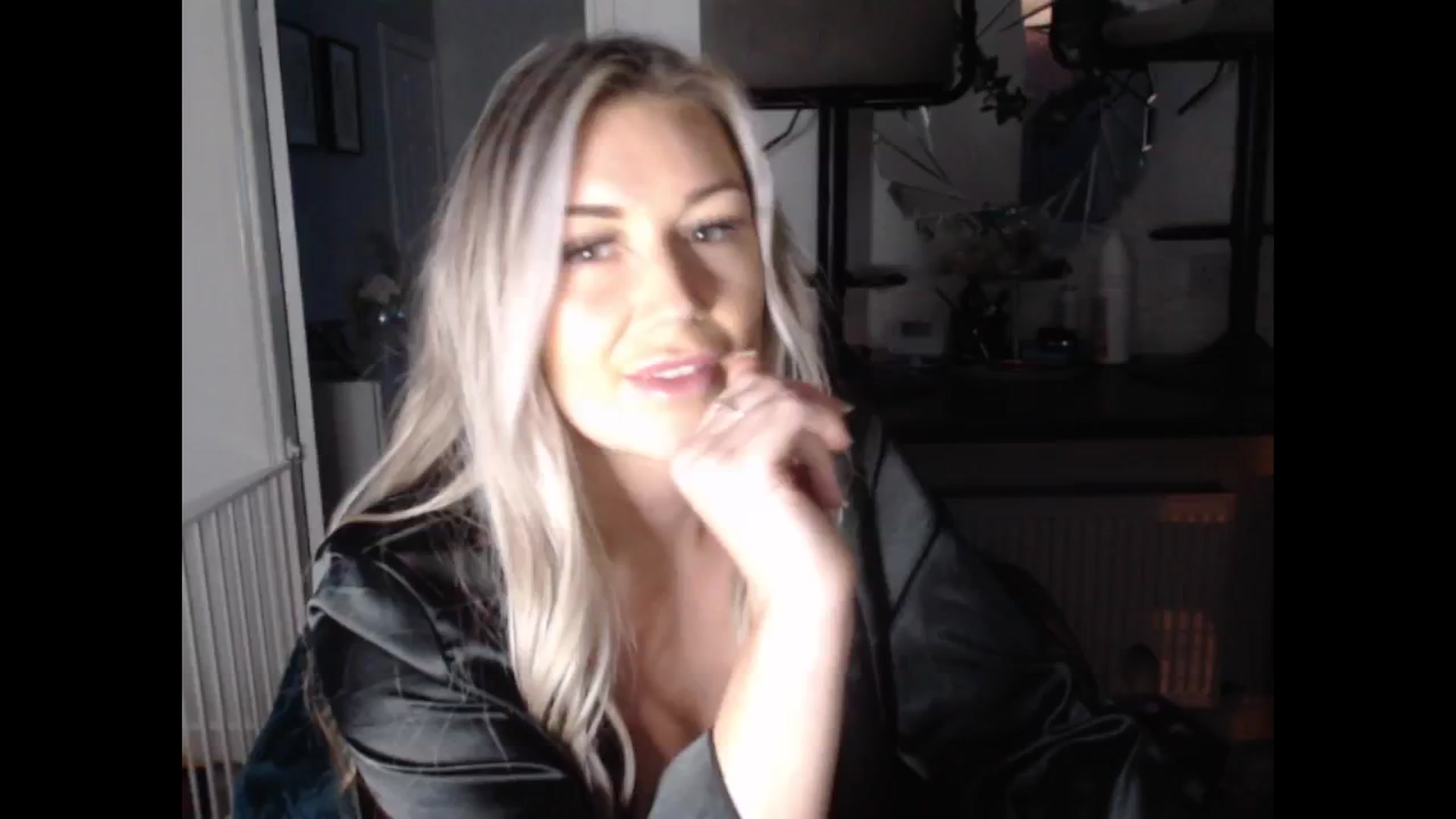 Gallery image thumbnail from LovelyLucy25's myfreecams stream on, 02/06/2025, 17:32 image 14 of 20