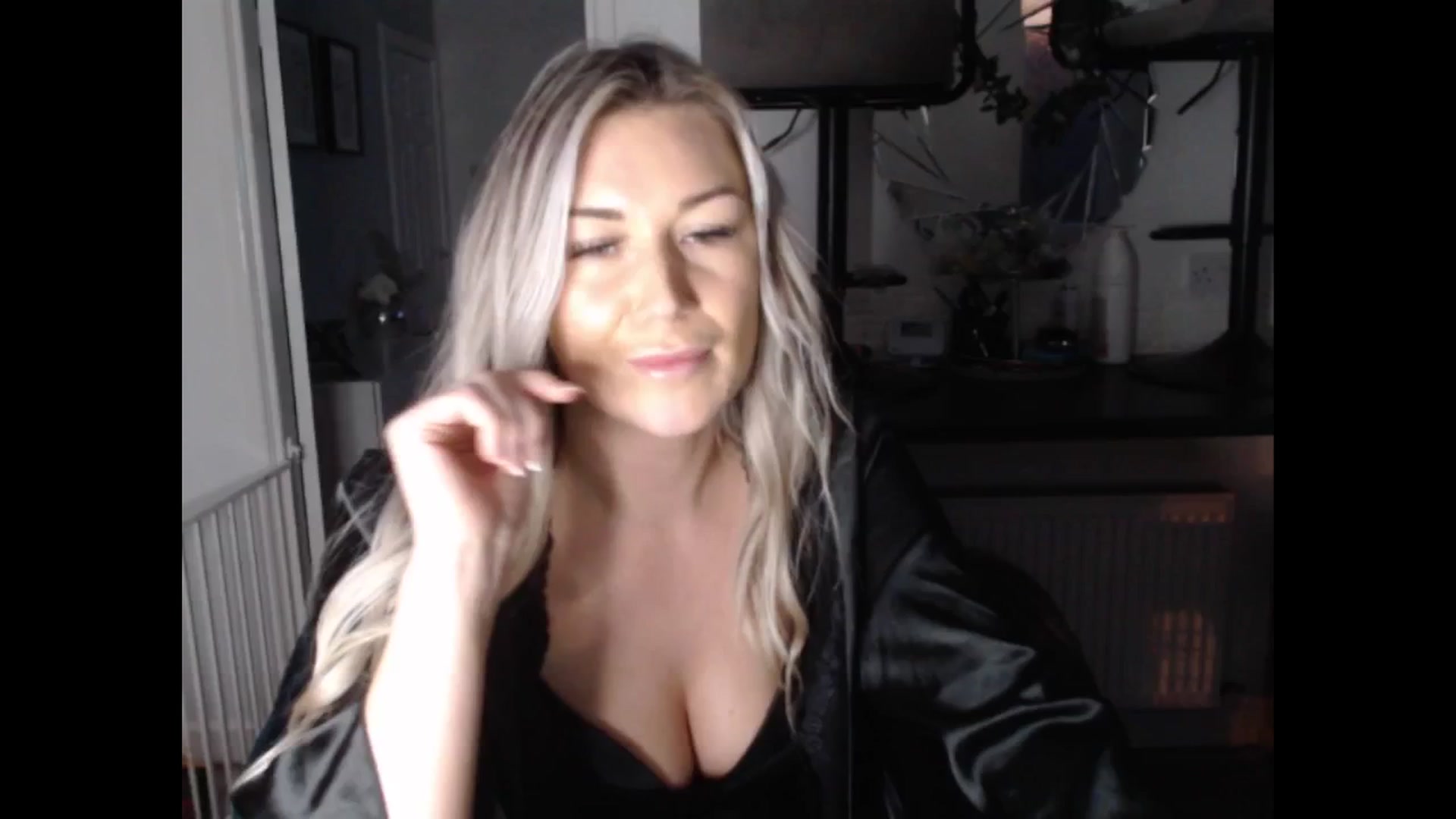 Gallery image thumbnail from LovelyLucy25's myfreecams stream on, 02/06/2025, 17:32 image 13 of 20