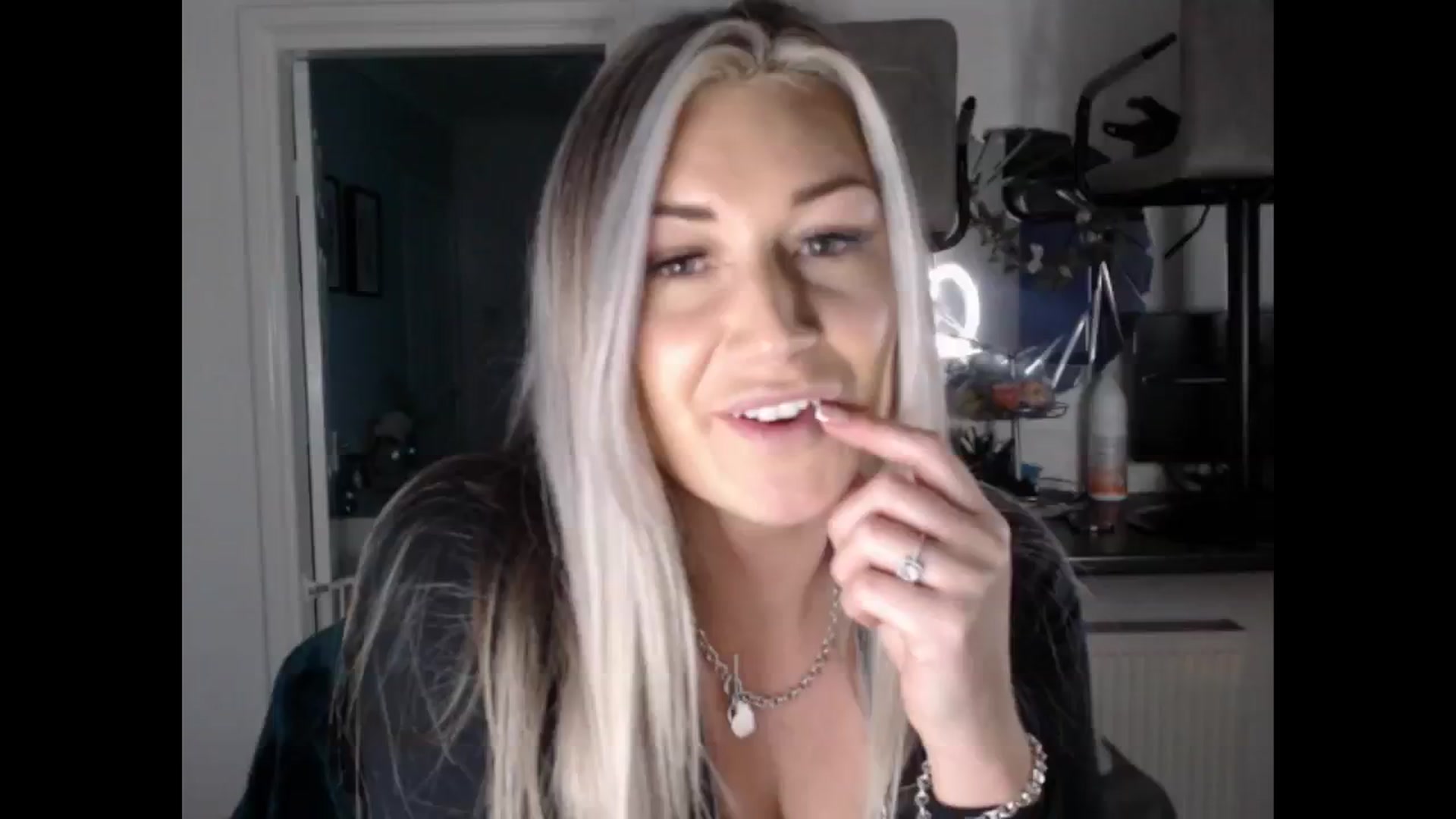 Gallery image thumbnail from LovelyLucy25's myfreecams stream on, 02/13/2025, 17:43 image 3 of 20
