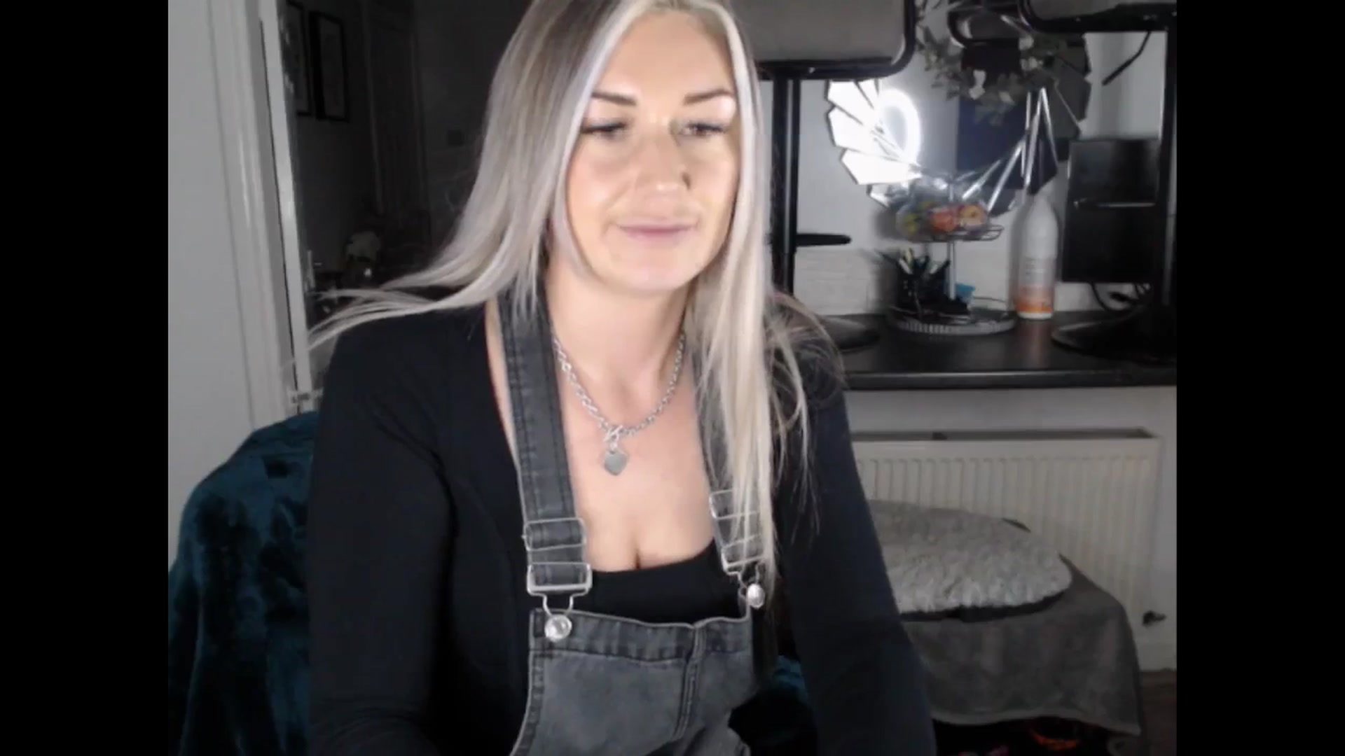 Gallery image thumbnail from LovelyLucy25's myfreecams stream on, 02/13/2025, 17:43 image 18 of 20