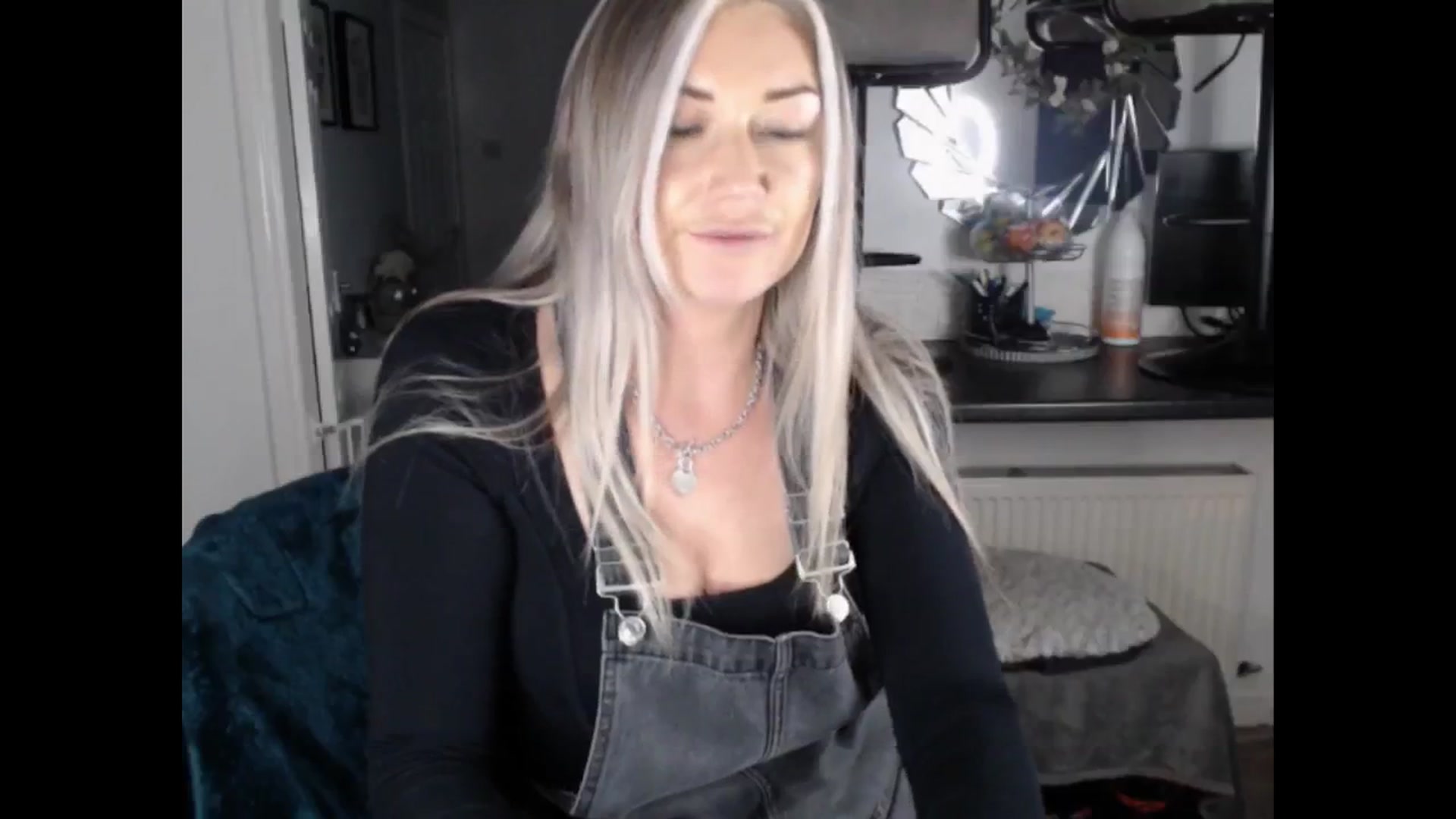 Gallery image thumbnail from LovelyLucy25's myfreecams stream on, 02/13/2025, 17:43 image 16 of 20