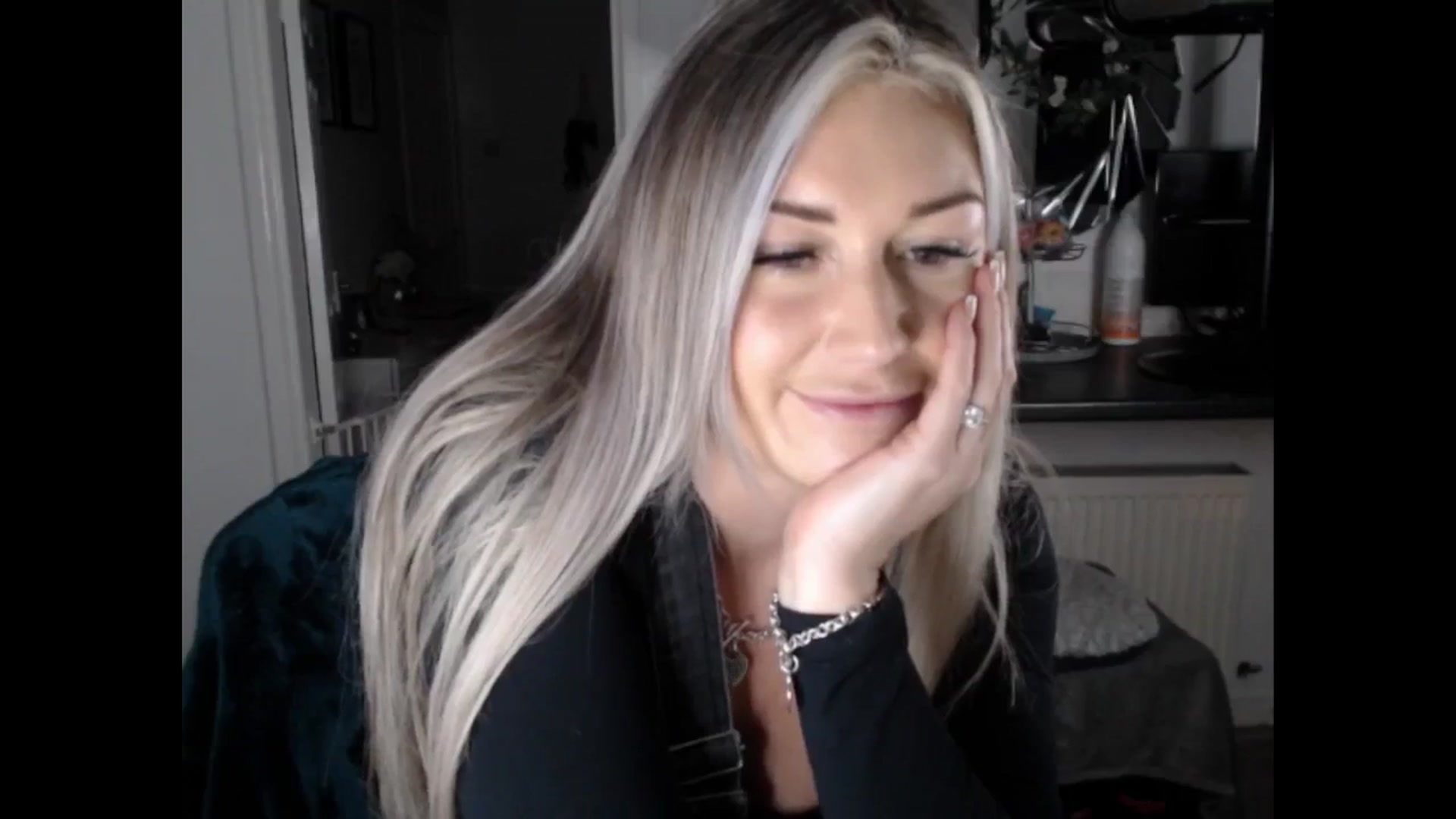 Gallery image thumbnail from LovelyLucy25's myfreecams stream on, 02/13/2025, 17:43 image 17 of 20
