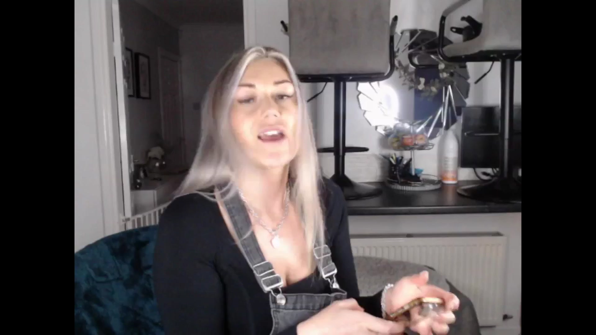 Gallery image thumbnail from LovelyLucy25's myfreecams stream on, 02/13/2025, 17:43 image 10 of 20
