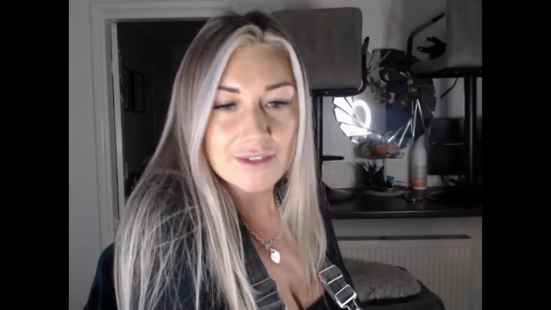 Gallery image thumbnail from LovelyLucy25's myfreecams stream on, 02/13/2025, 17:43 image 6 of 20