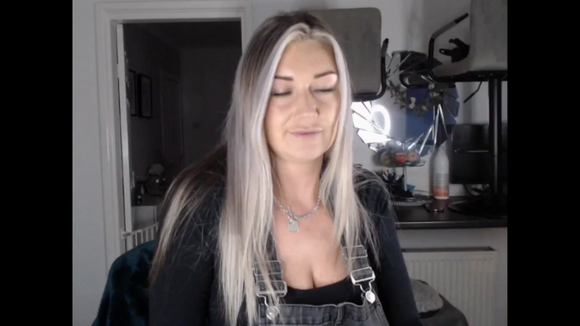 Gallery image thumbnail from LovelyLucy25's myfreecams stream on, 02/13/2025, 17:43 image 2 of 20