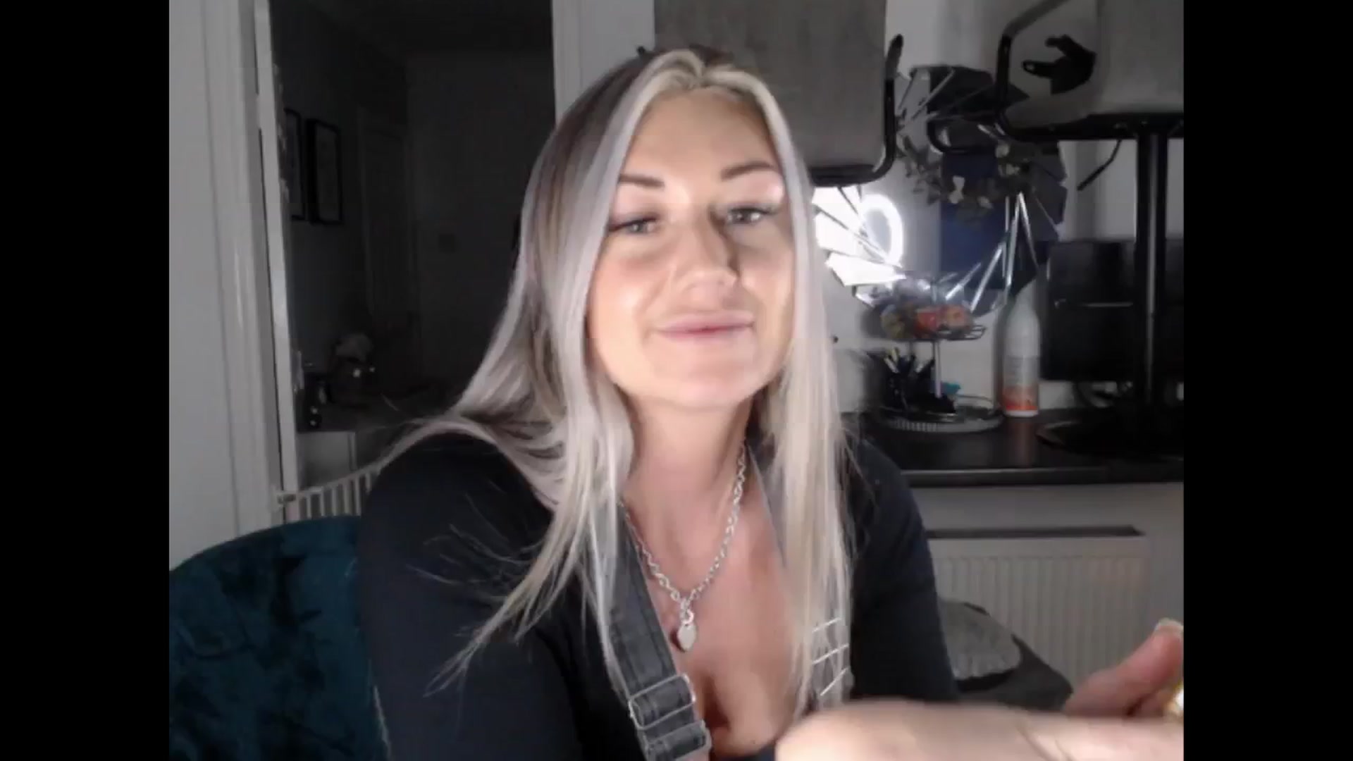 Gallery image thumbnail from LovelyLucy25's myfreecams stream on, 02/13/2025, 17:43 image 8 of 20