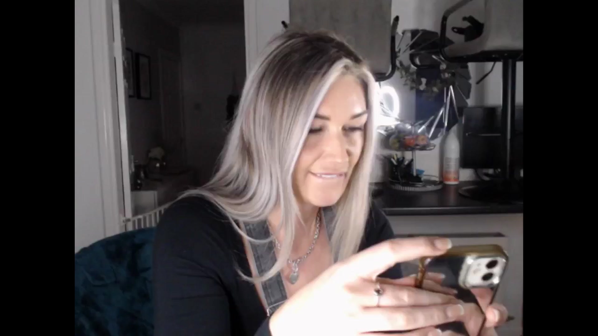 Gallery image thumbnail from LovelyLucy25's myfreecams stream on, 02/13/2025, 17:43 image 11 of 20