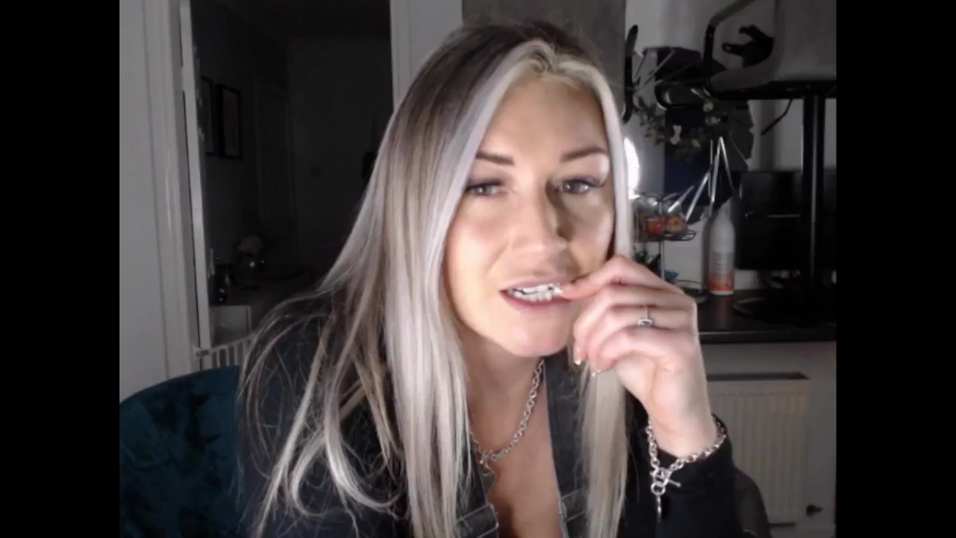 Gallery image thumbnail from LovelyLucy25's myfreecams stream on, 02/13/2025, 17:43 image 13 of 20