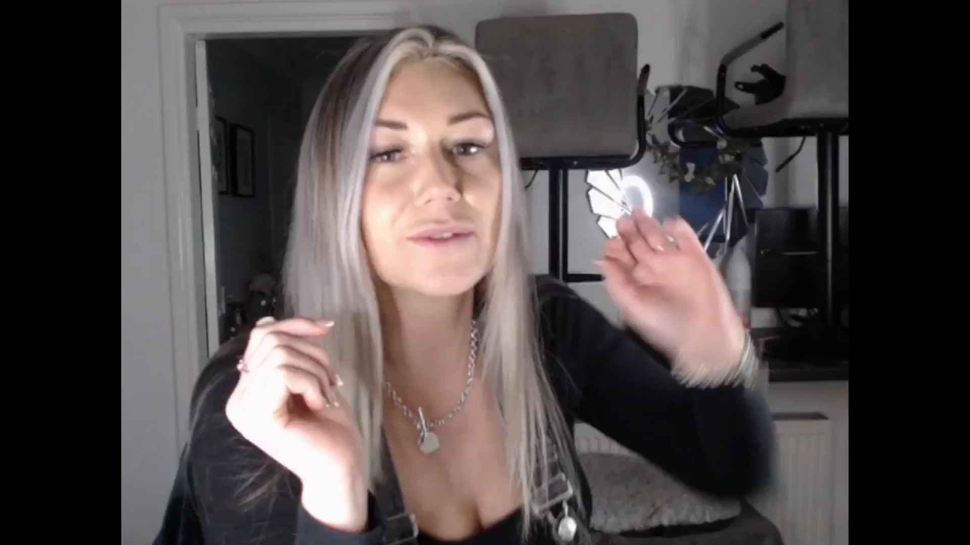 Gallery image thumbnail from LovelyLucy25's myfreecams stream on, 02/13/2025, 17:43 image 4 of 20