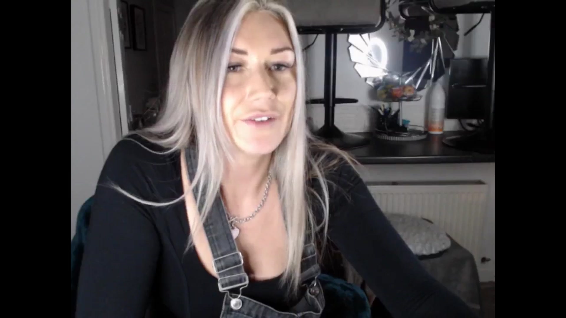 Gallery image thumbnail from LovelyLucy25's myfreecams stream on, 02/13/2025, 17:43 image 19 of 20