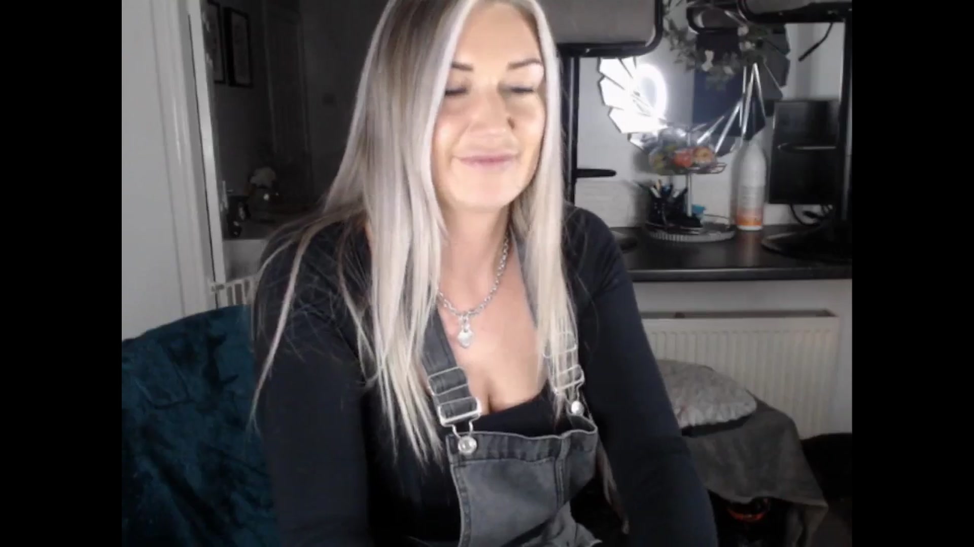 Gallery image thumbnail from LovelyLucy25's myfreecams stream on, 02/13/2025, 17:43 image 14 of 20