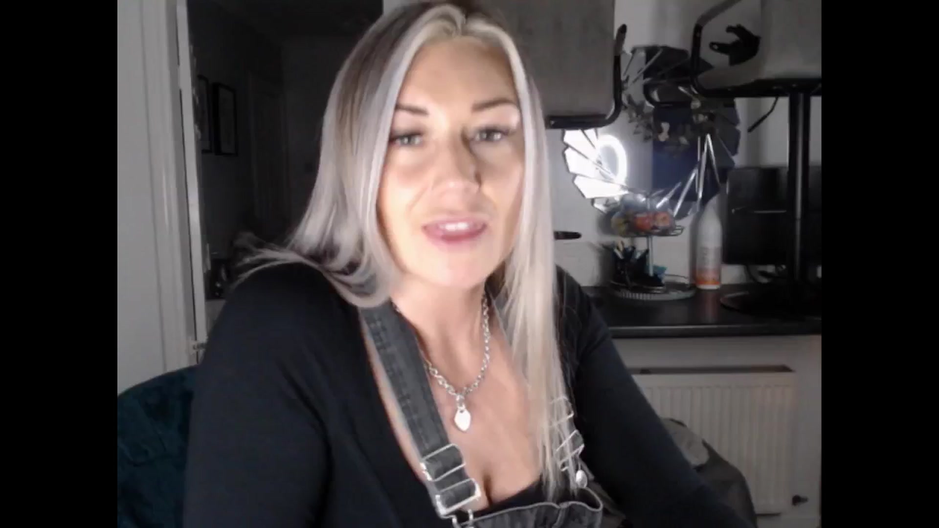 Gallery image thumbnail from LovelyLucy25's myfreecams stream on, 02/13/2025, 17:43 image 9 of 20