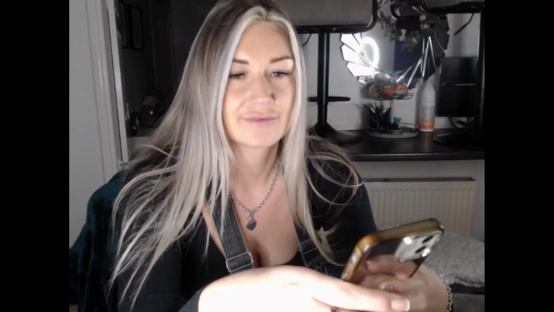 Gallery image thumbnail from LovelyLucy25's myfreecams stream on, 02/13/2025, 17:55 image 7 of 20