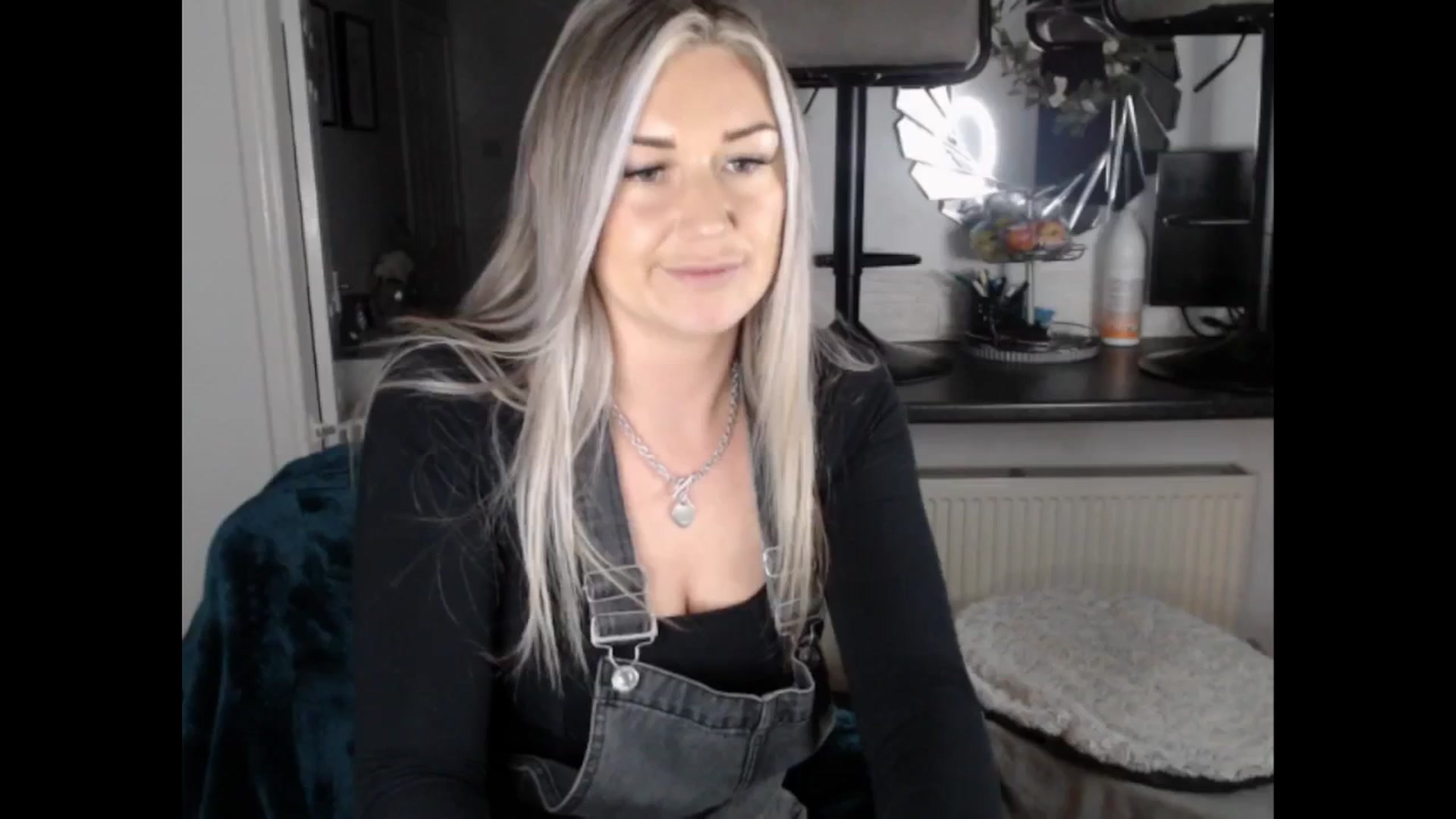 Gallery image thumbnail from LovelyLucy25's myfreecams stream on, 02/13/2025, 17:55 image 3 of 20