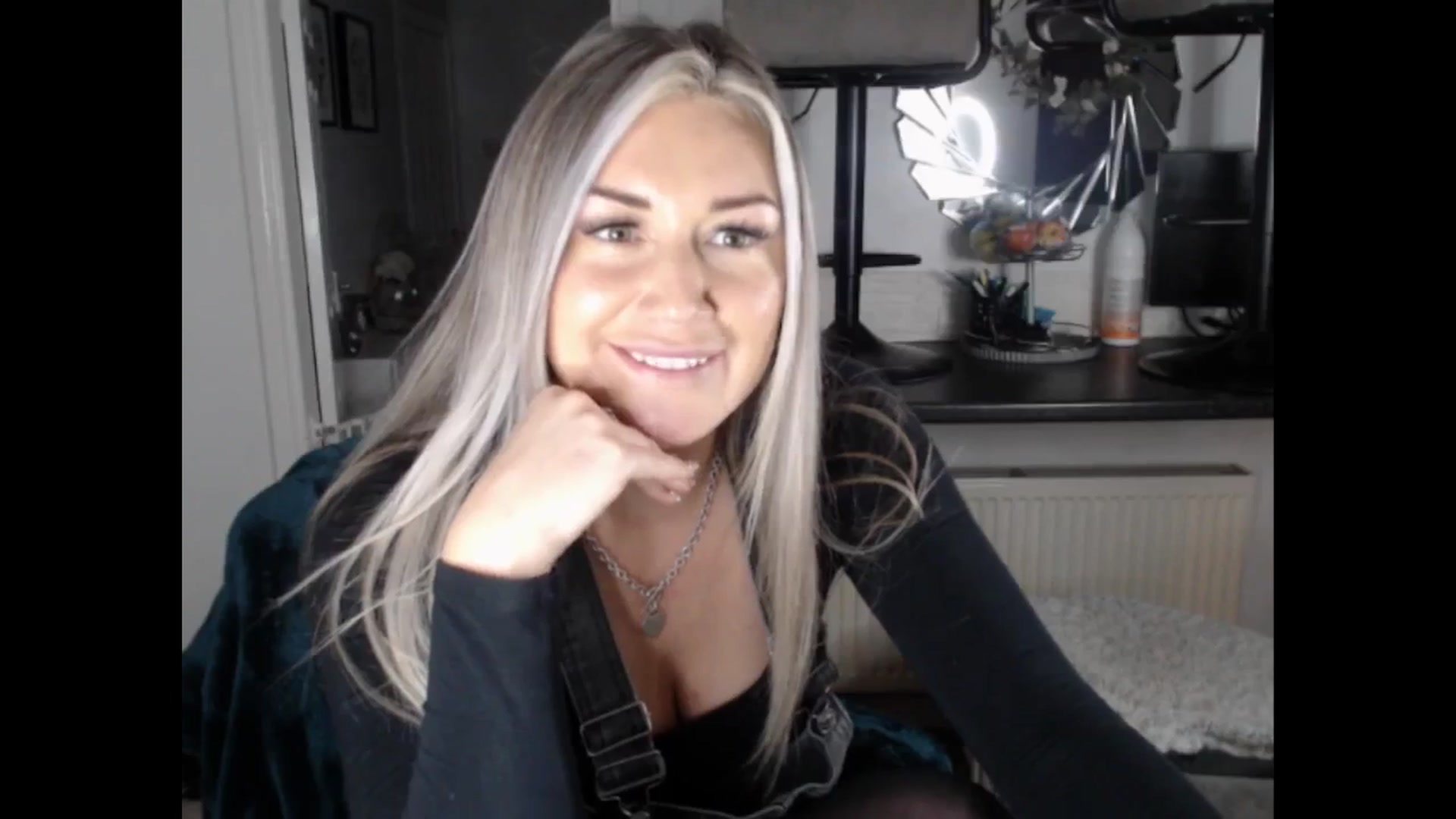 Gallery image thumbnail from LovelyLucy25's myfreecams stream on, 02/13/2025, 17:55 image 12 of 20