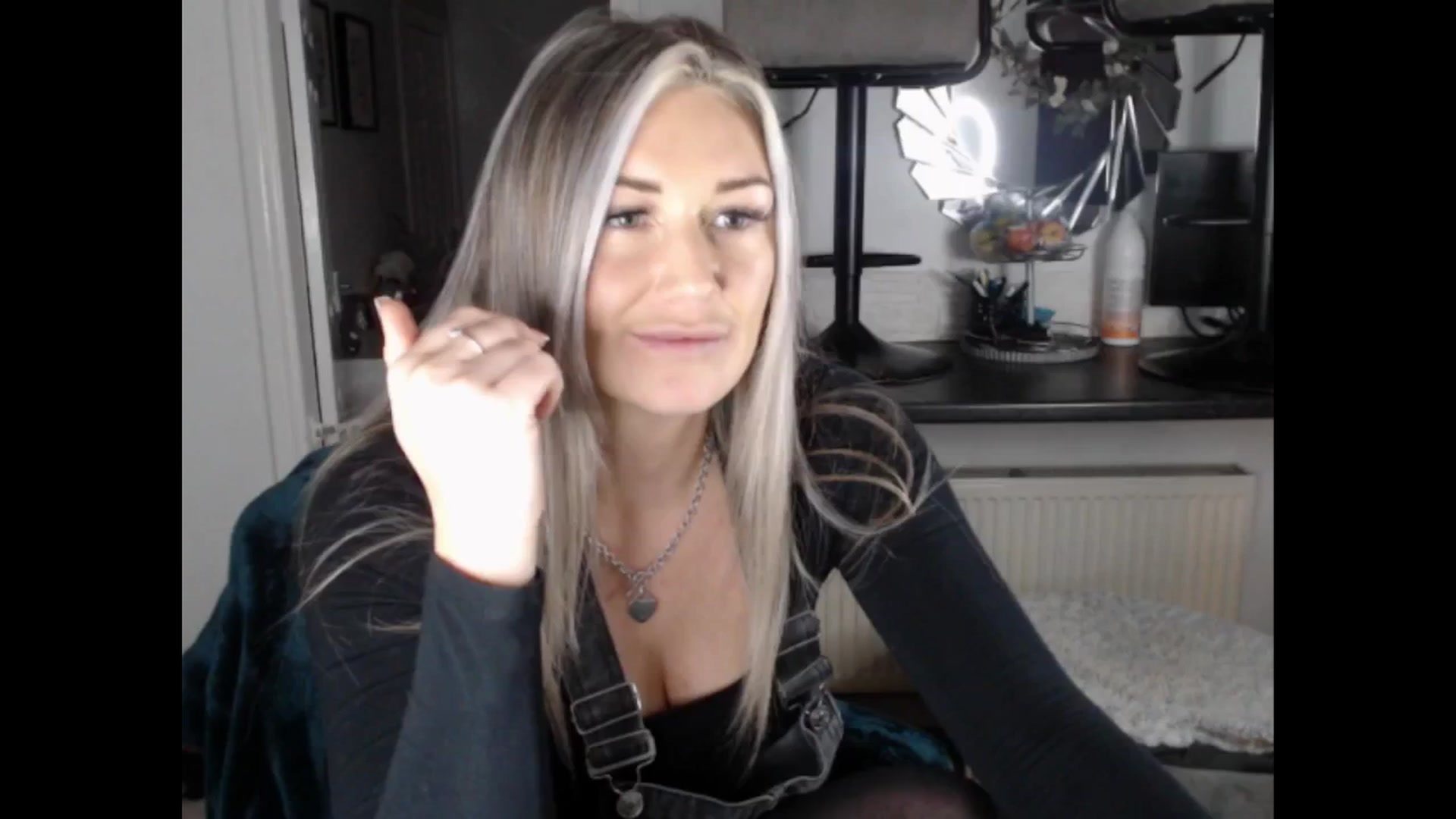 Gallery image thumbnail from LovelyLucy25's myfreecams stream on, 02/13/2025, 17:55 image 11 of 20