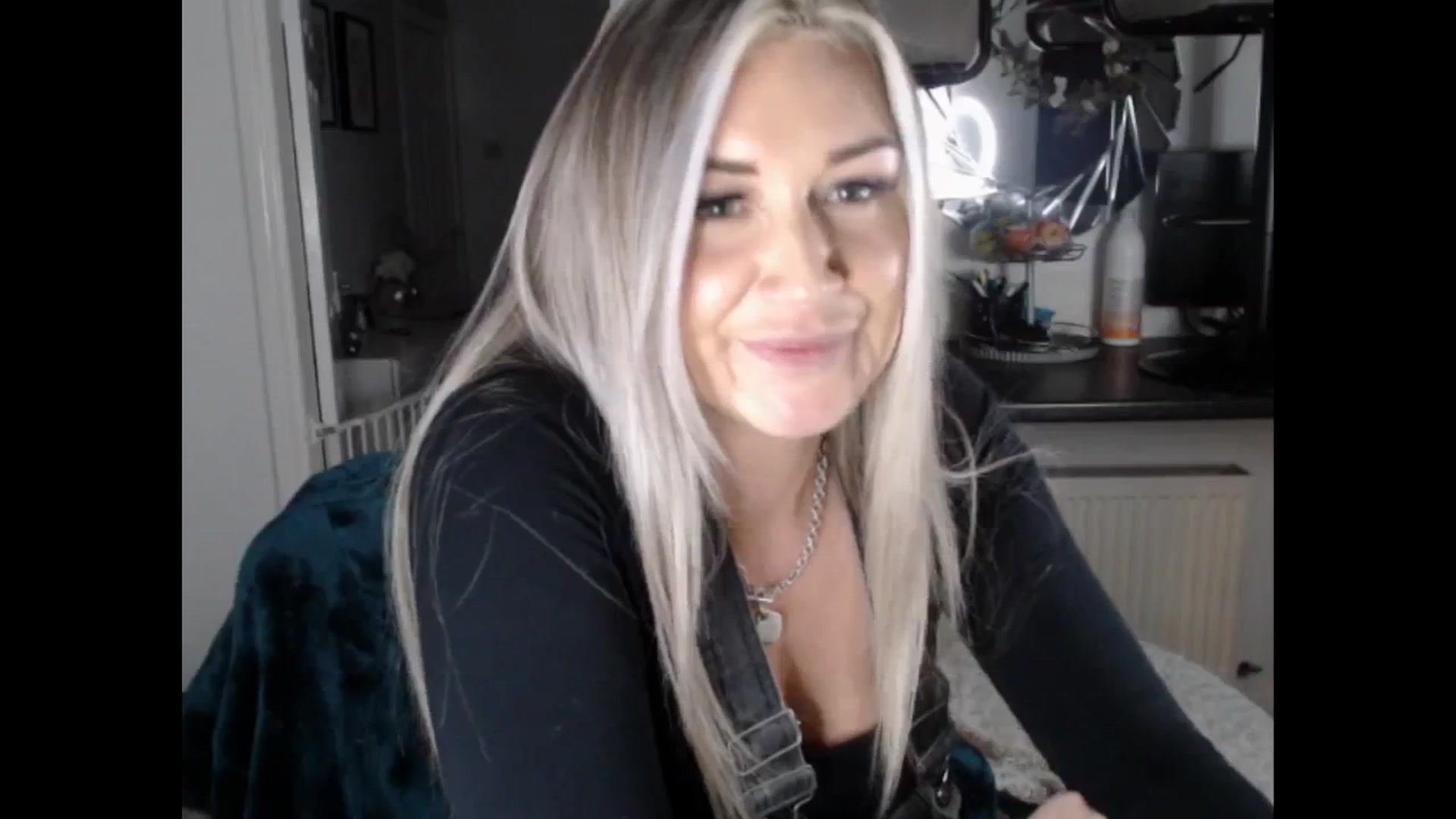 Gallery image thumbnail from LovelyLucy25's myfreecams stream on, 02/13/2025, 17:55 image 19 of 20