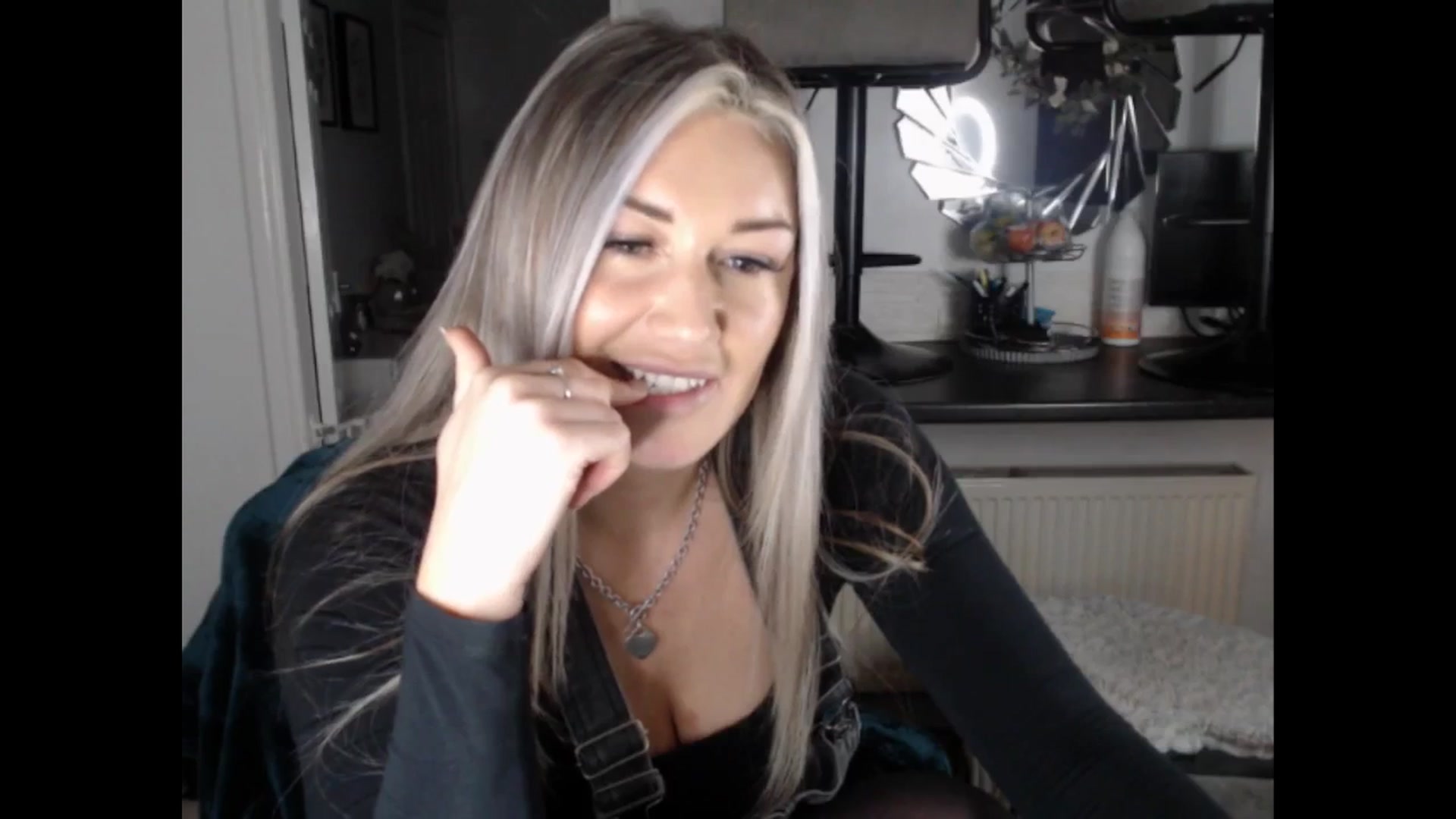 Gallery image thumbnail from LovelyLucy25's myfreecams stream on, 02/13/2025, 17:55 image 13 of 20